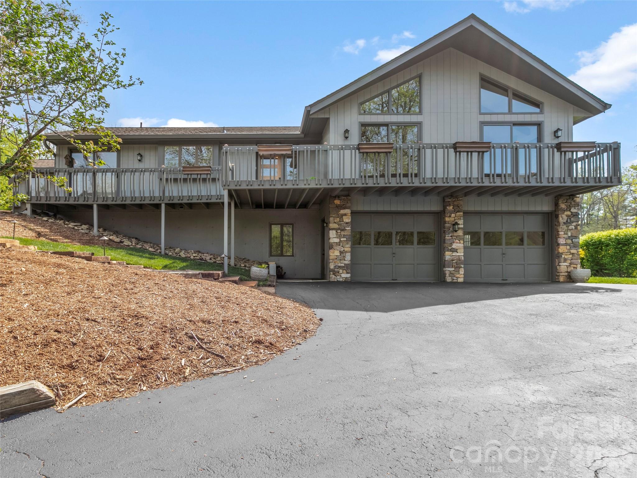 2731 Miller Lane — photo