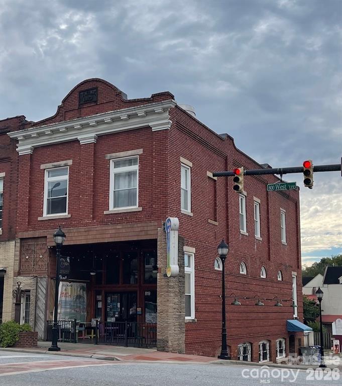 819 West Avenue NW — photo