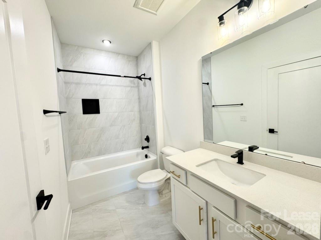 175 W Black Street 309 — photo