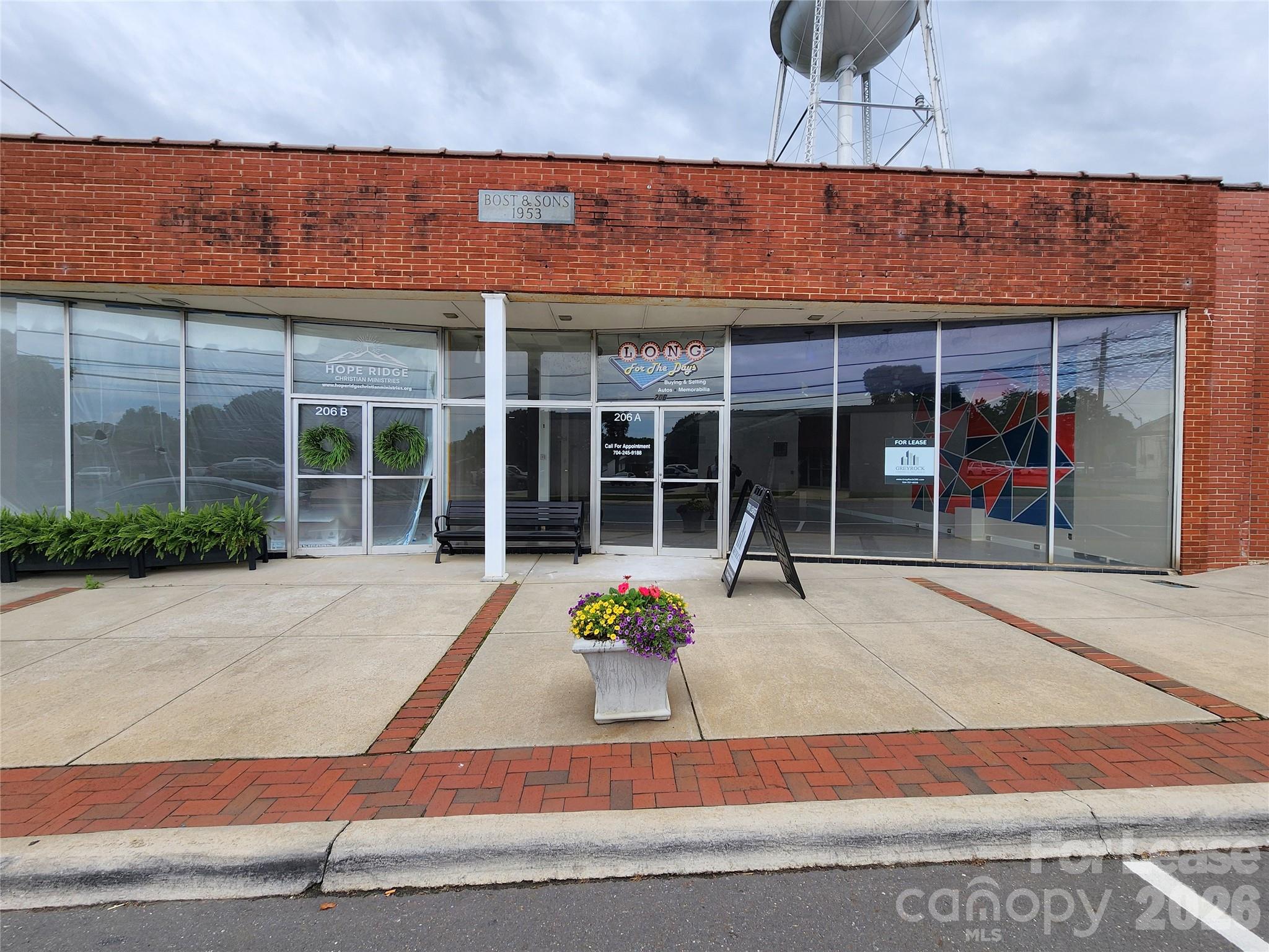 206 E Main Street — photo