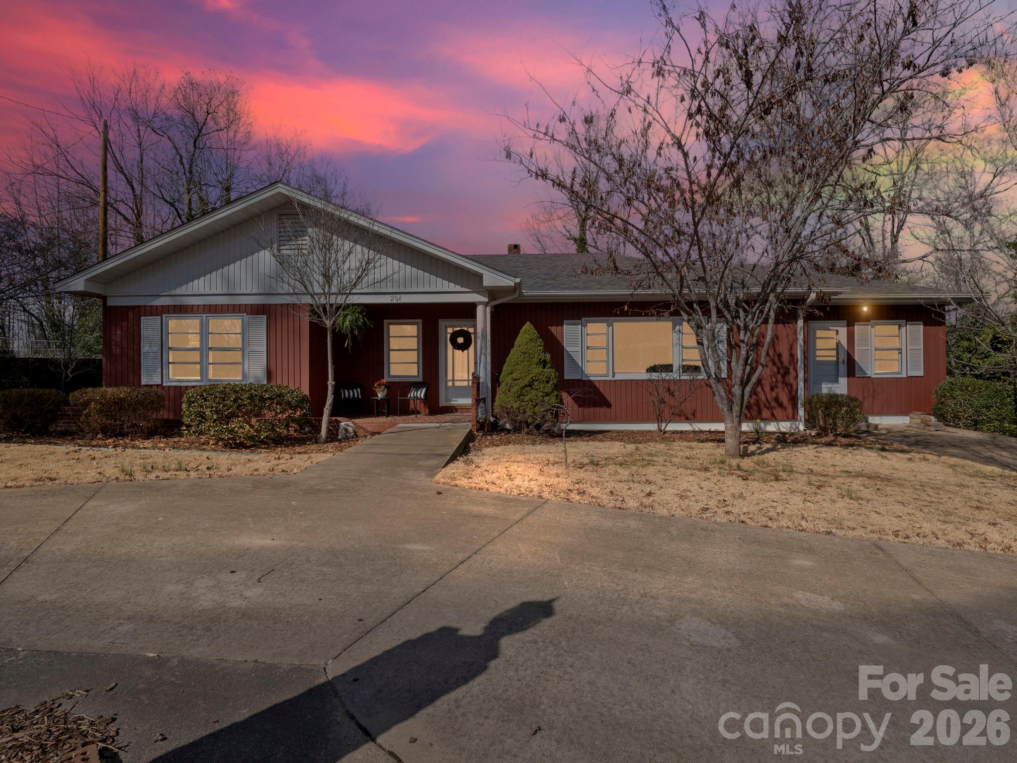 204 Fernwood Drive — photo