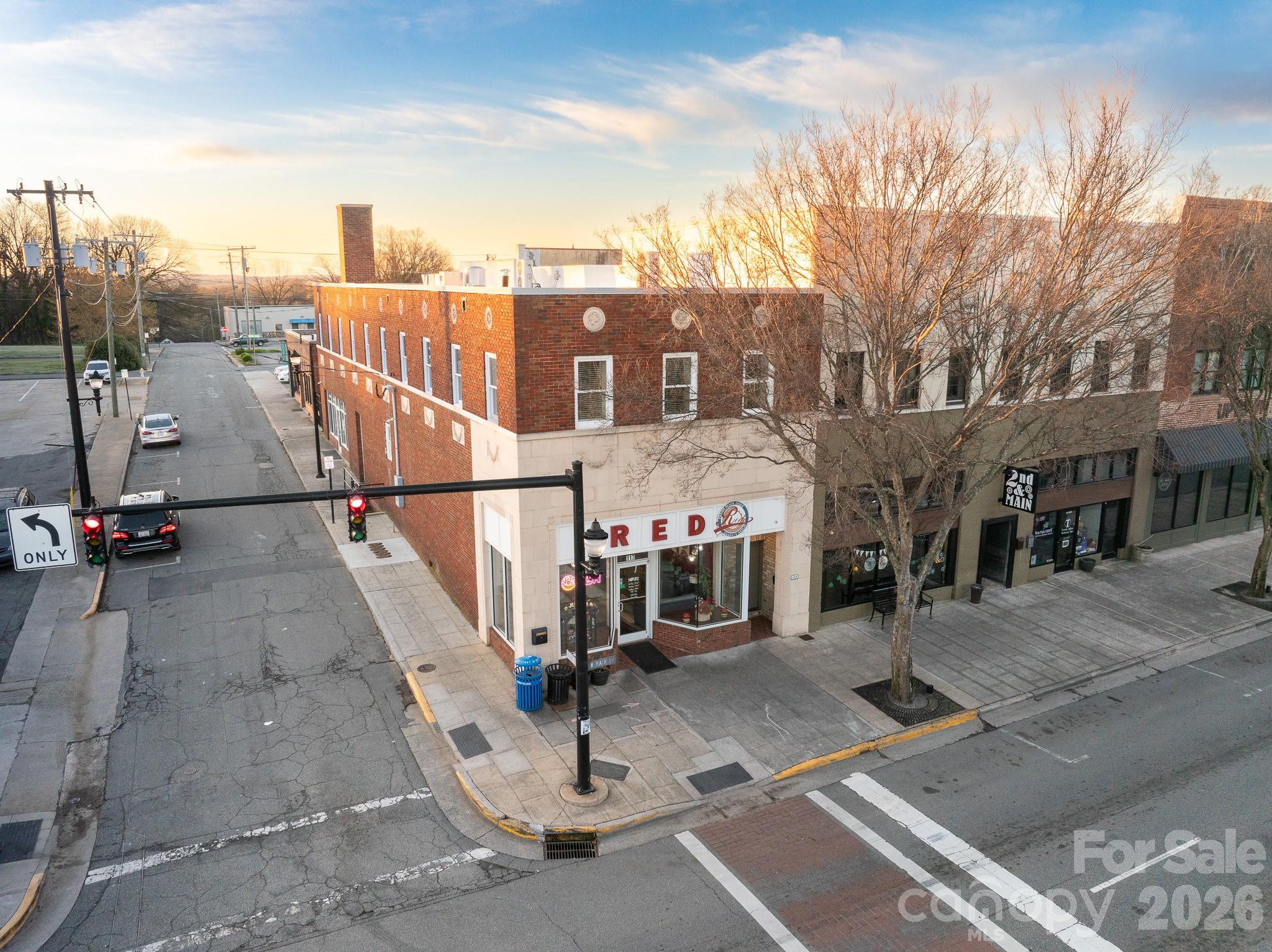 121 N Main Street — photo
