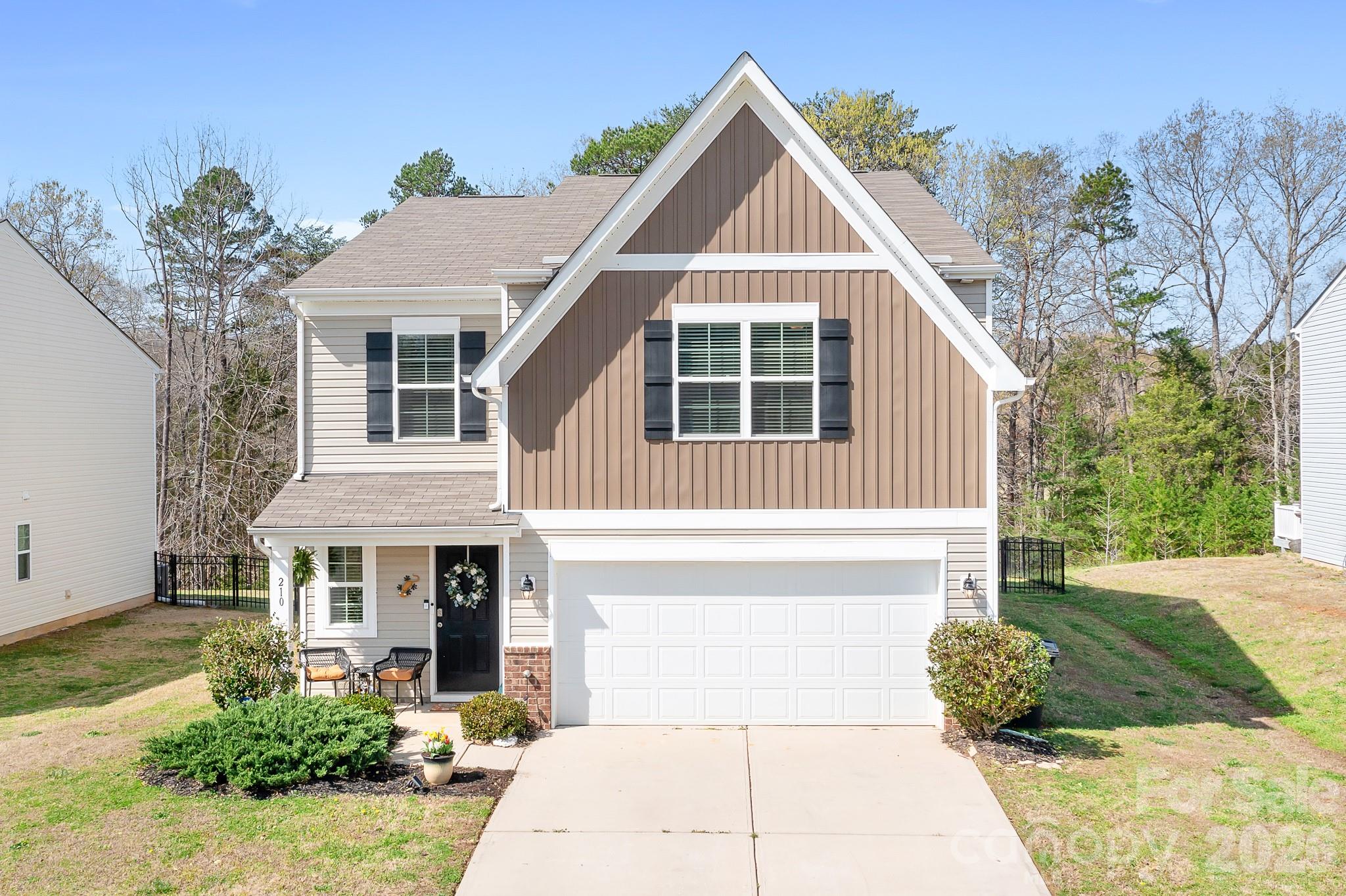 210 Silver Oak Circle — photo
