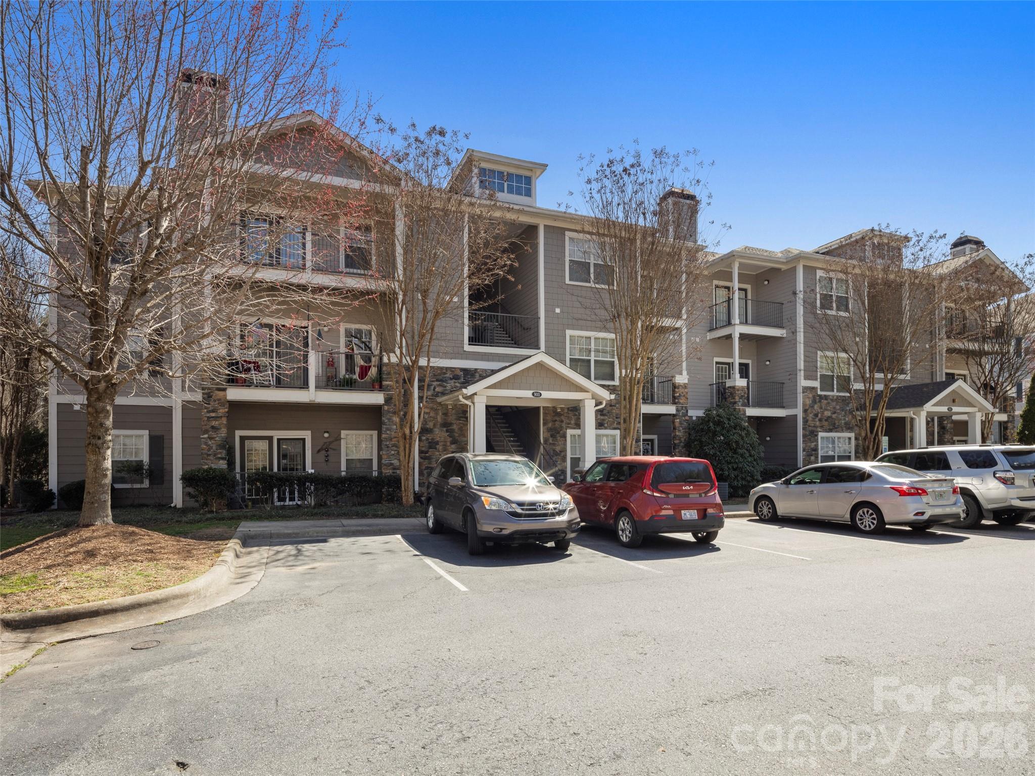 900 Vista Lake Drive 208 — photo