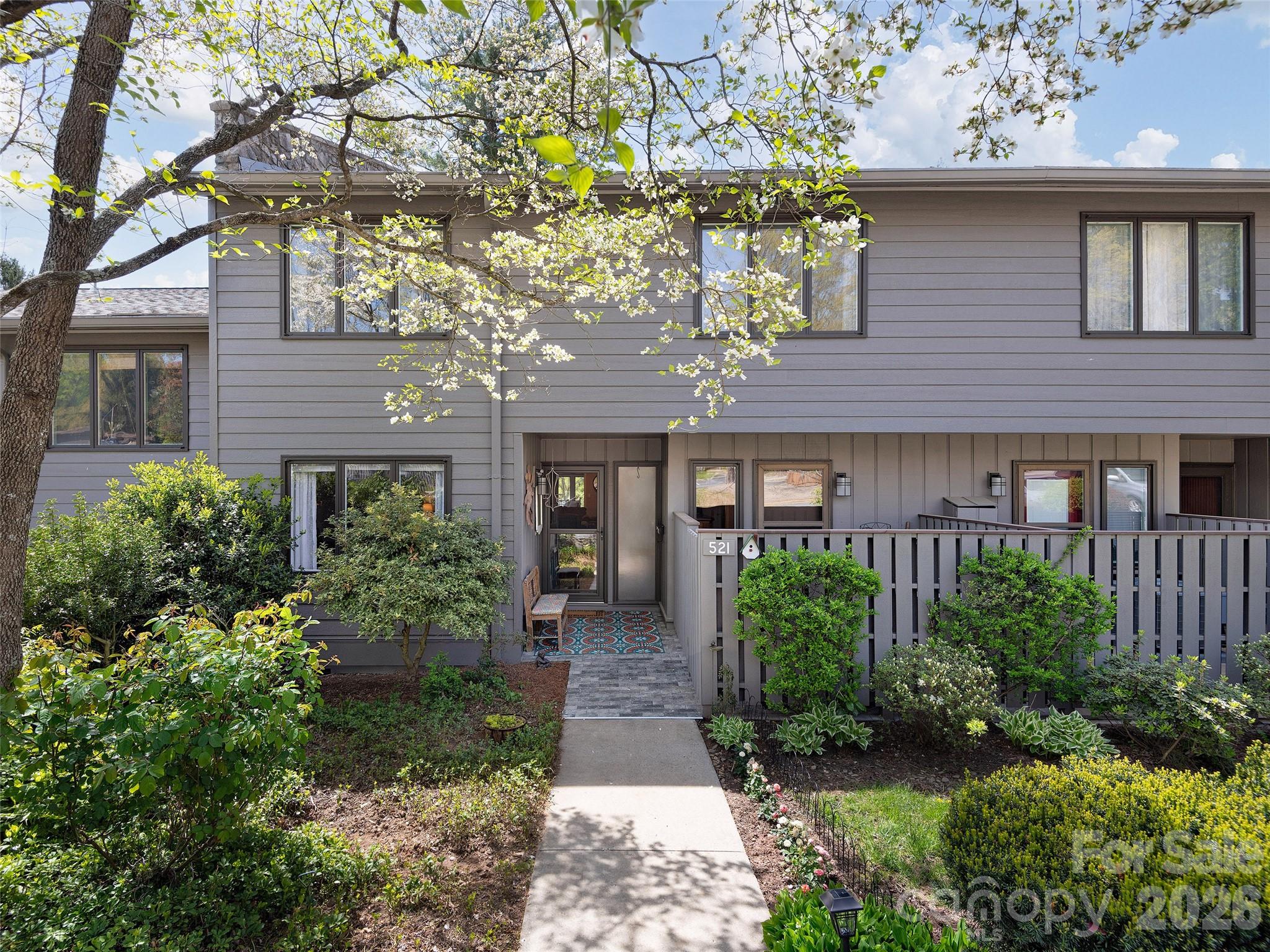 521 Crowfields Lane — photo