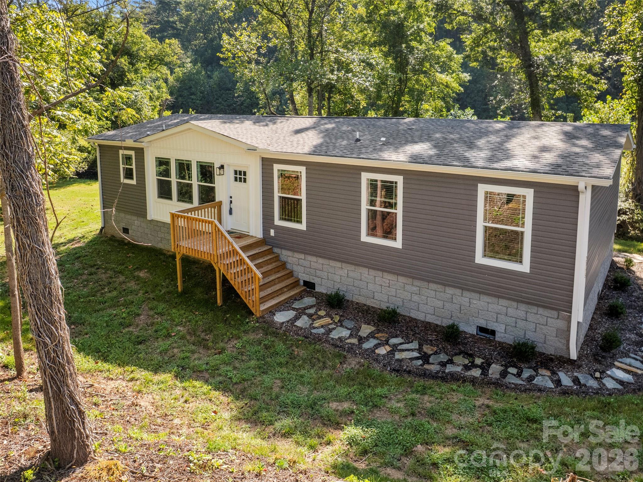 2095 Emmas Grove Road — photo