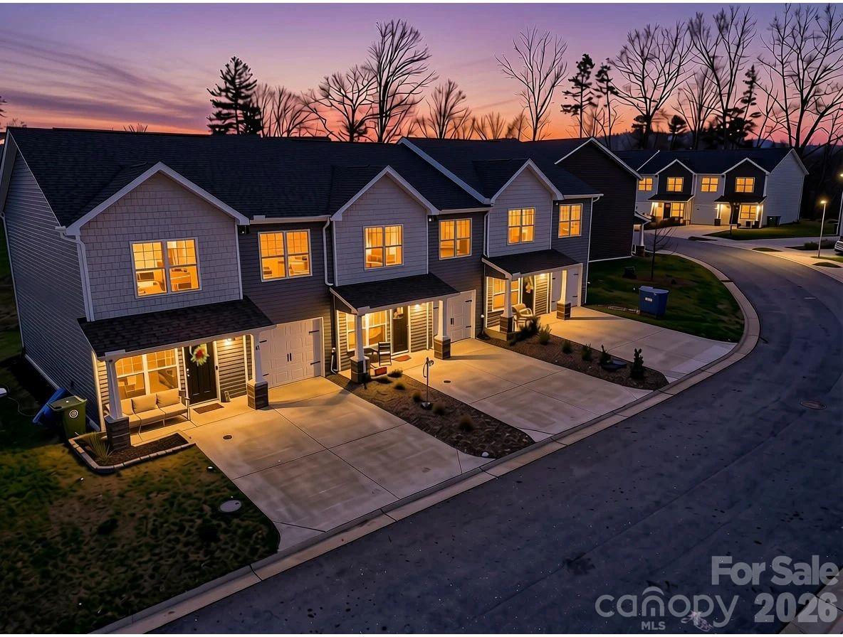 83 Malcolm Court — photo
