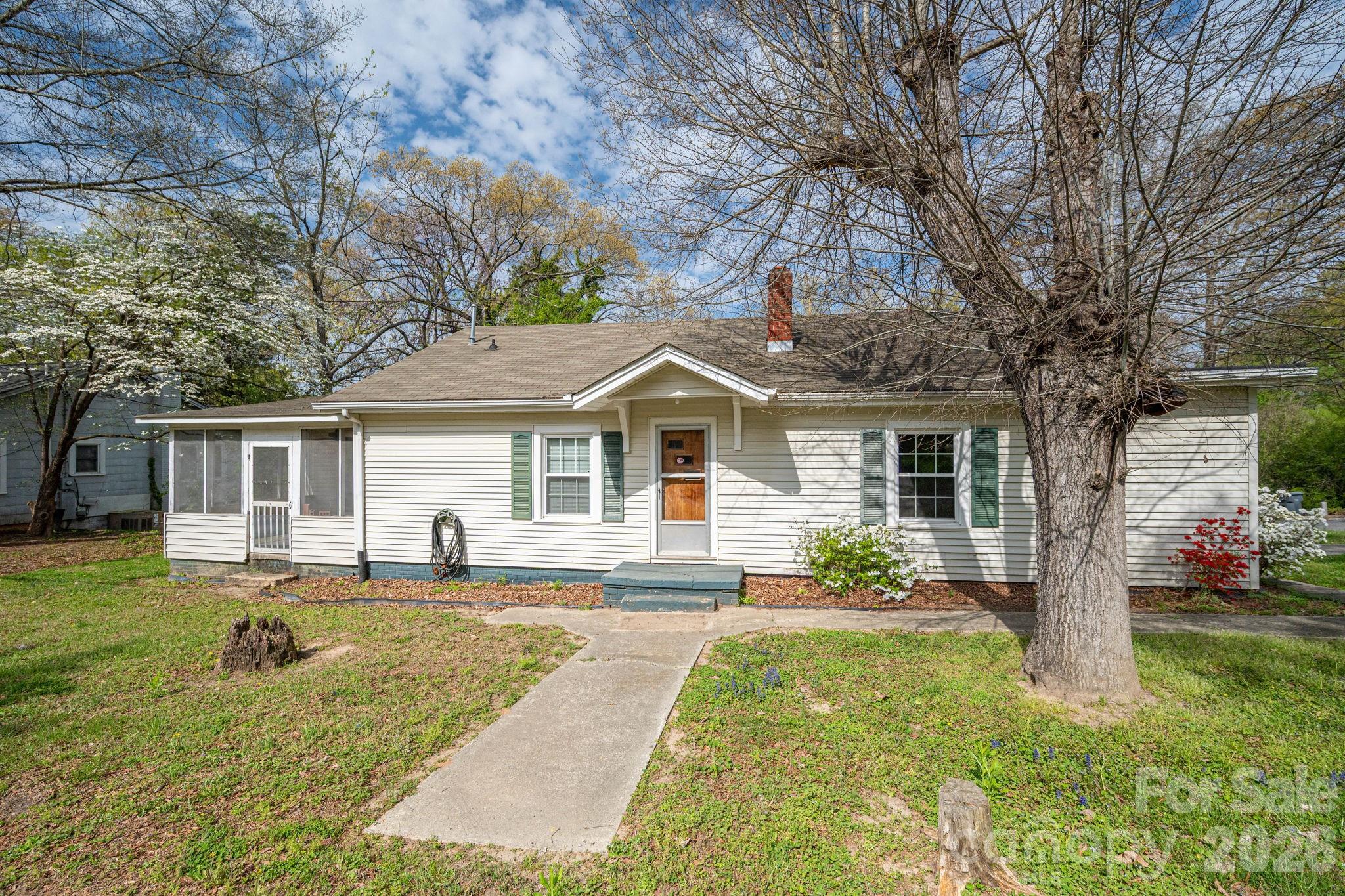 111 E Carlton Street — photo