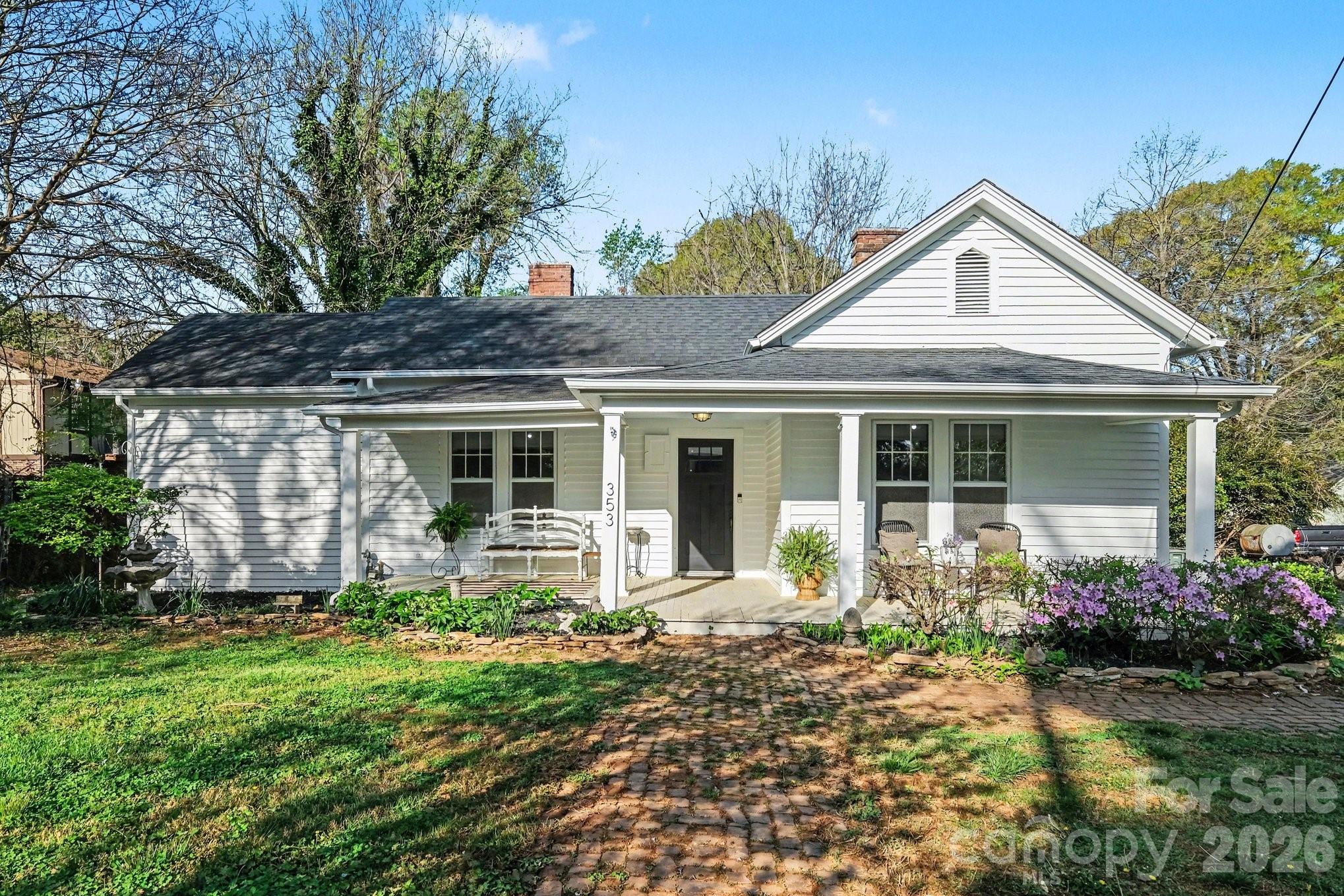 353 Kelly Street — photo