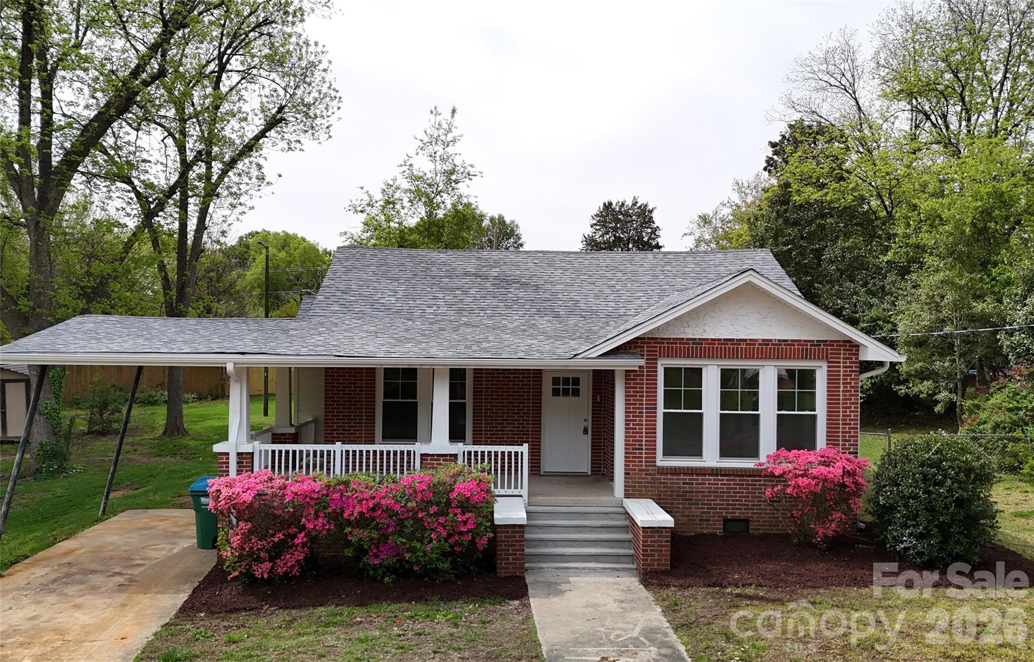 307 W Washington Avenue — photo