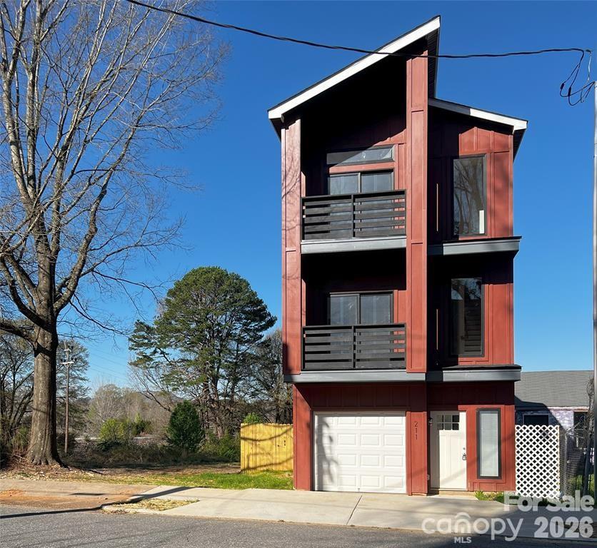 211 S Webb Street — photo