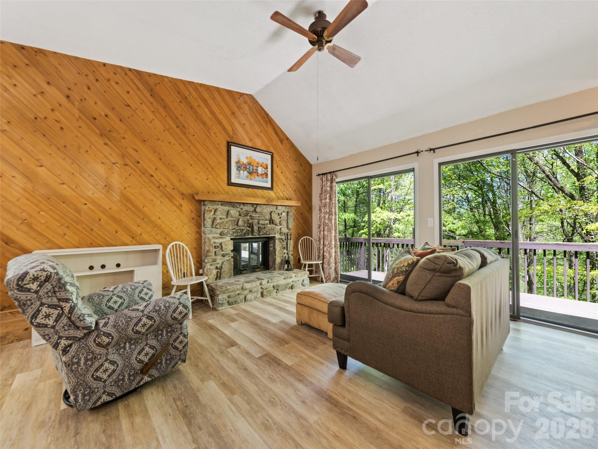 662 Locust Drive — photo