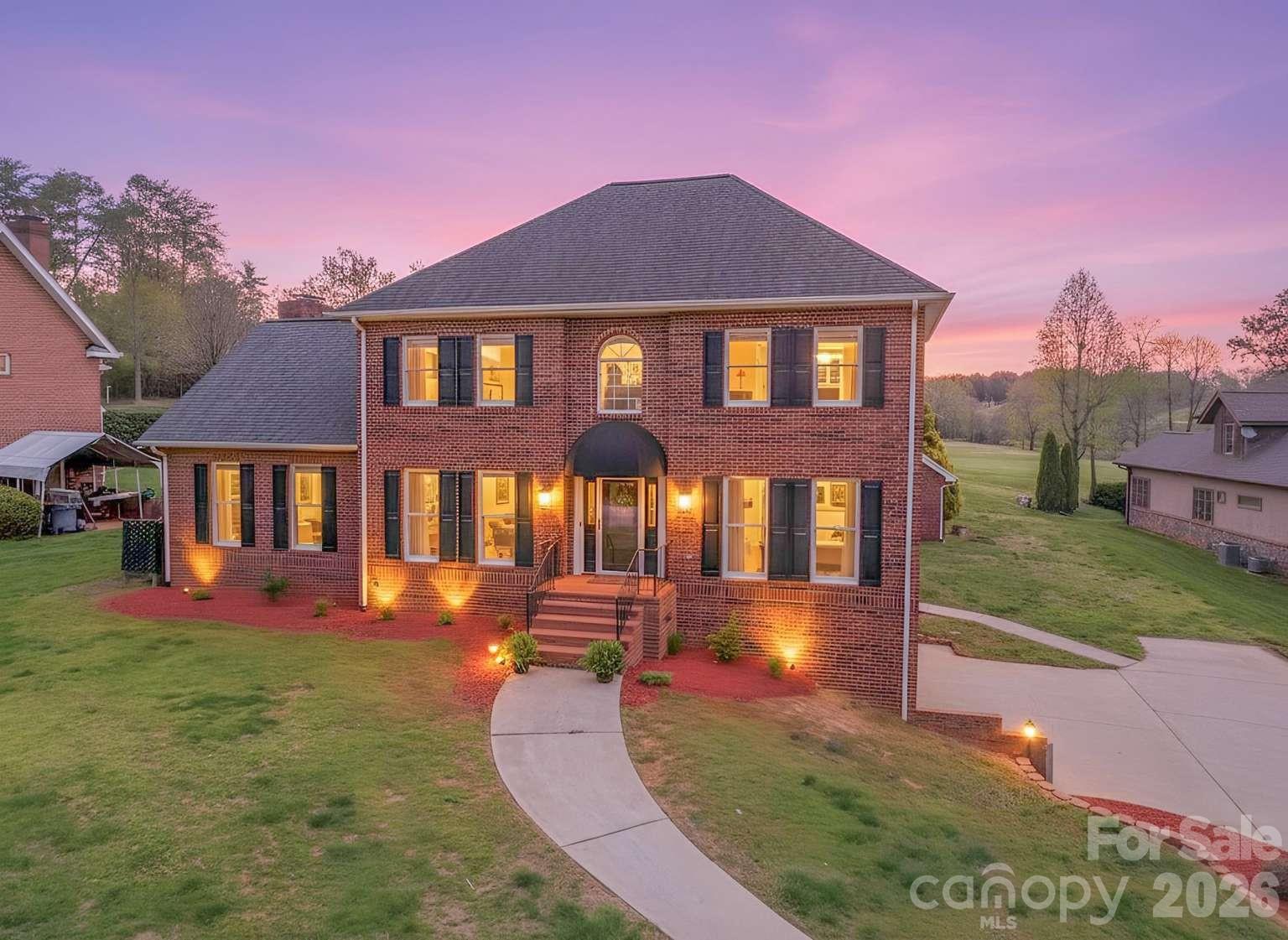 3811 Pinecrest Drive NE — photo