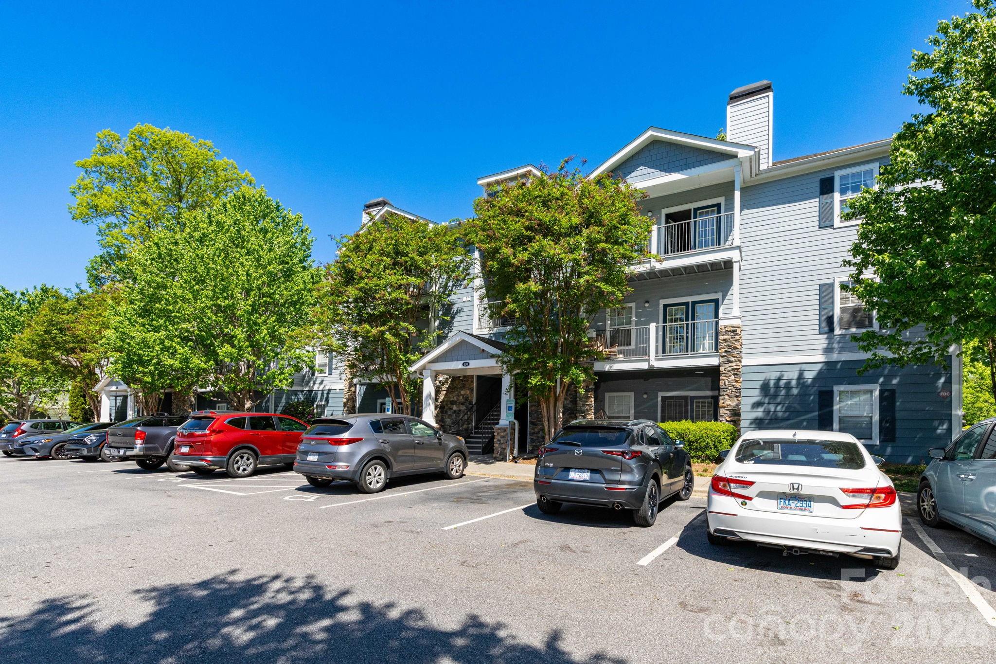 400 Vista Lake Drive 002 — photo