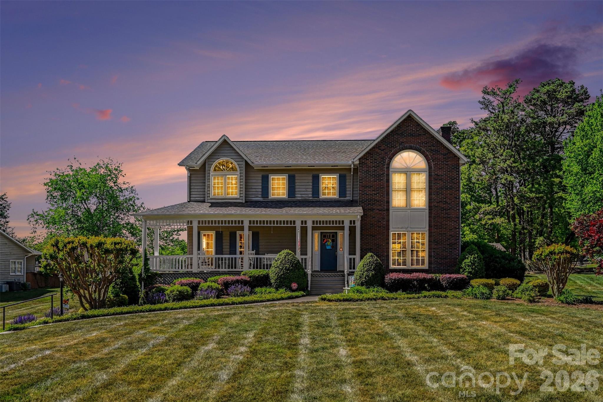 4051 Pinecrest Drive NE — photo