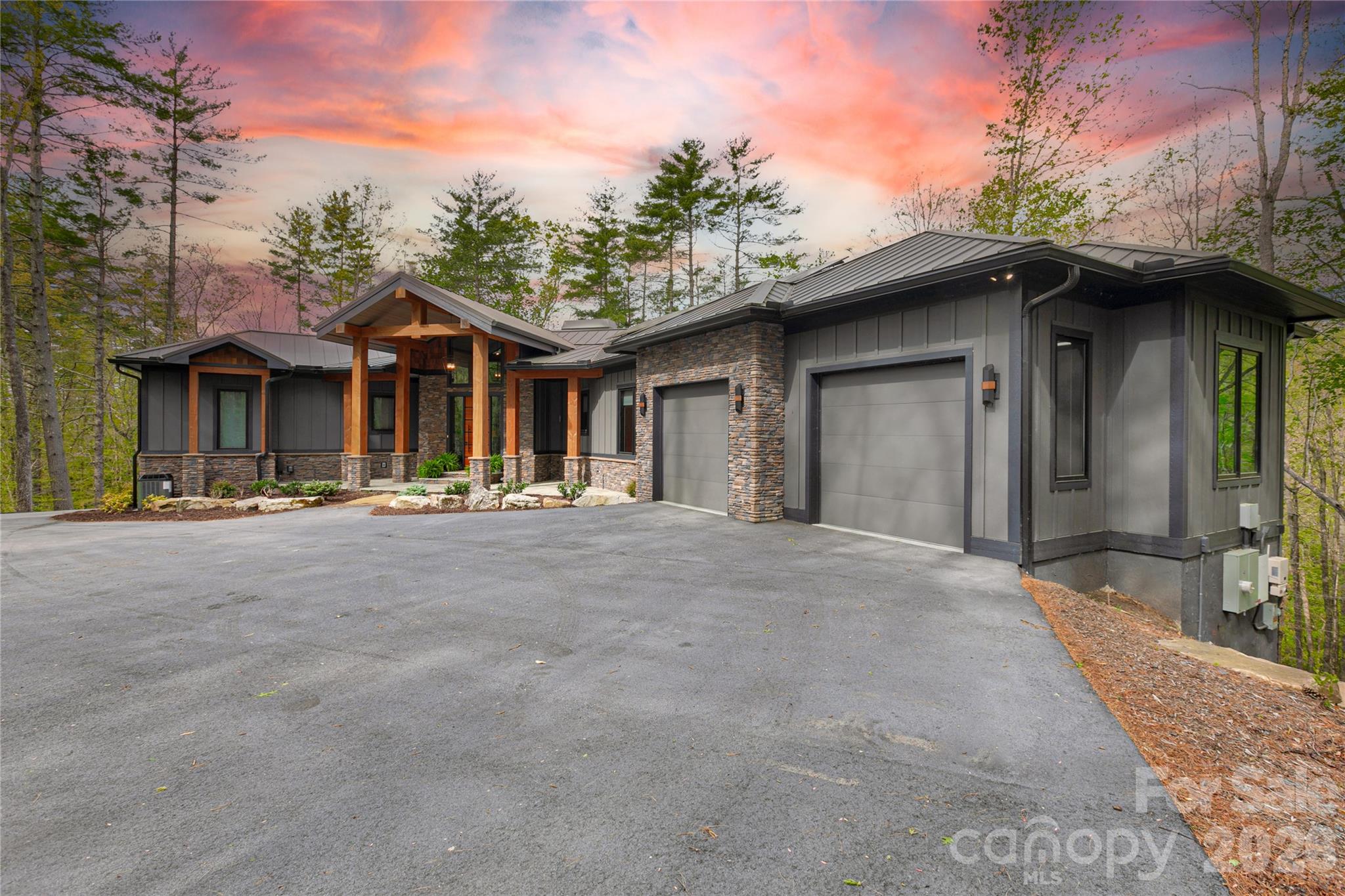 726 Ugugu Drive — photo