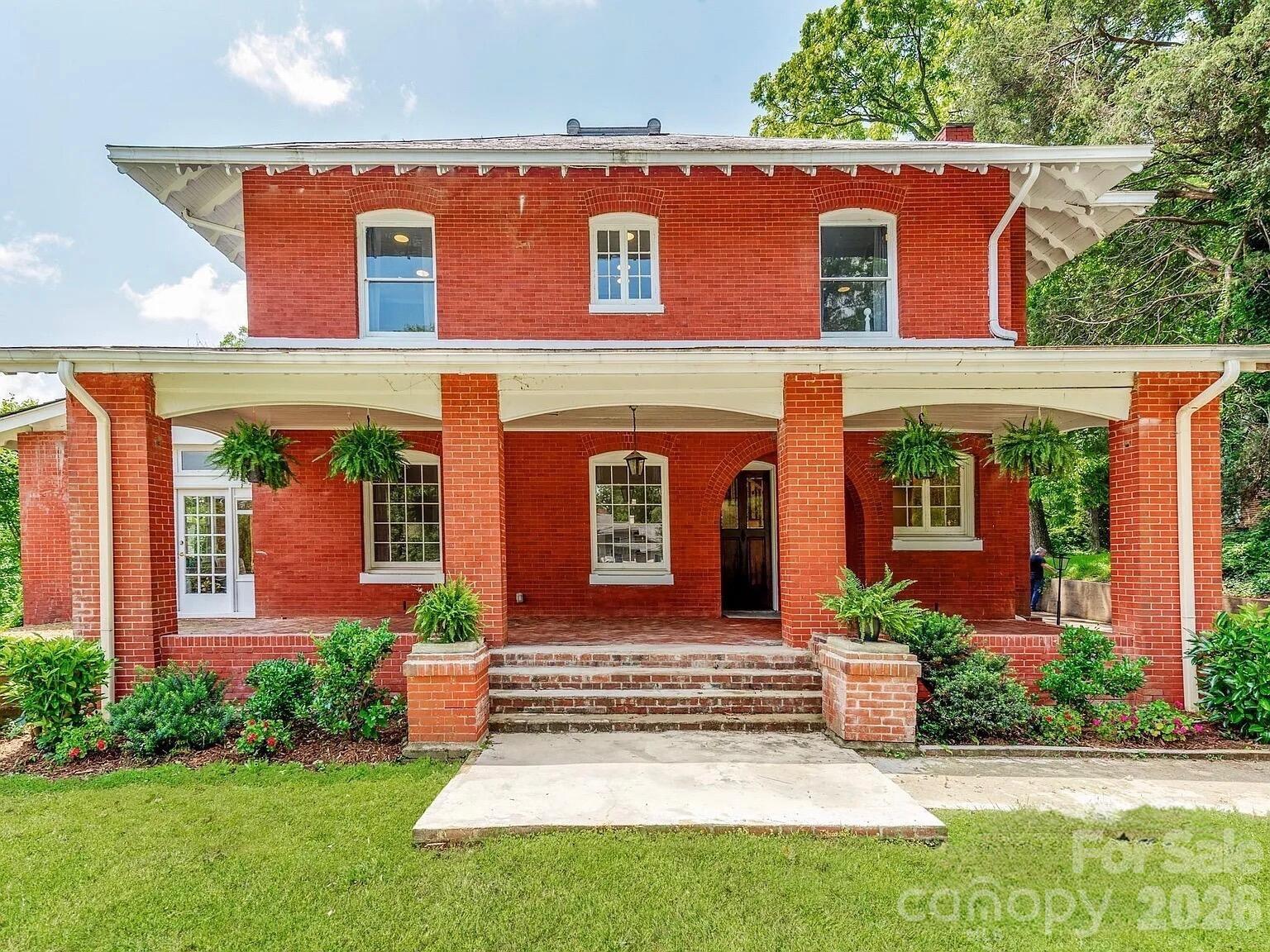 128 W End Street — photo