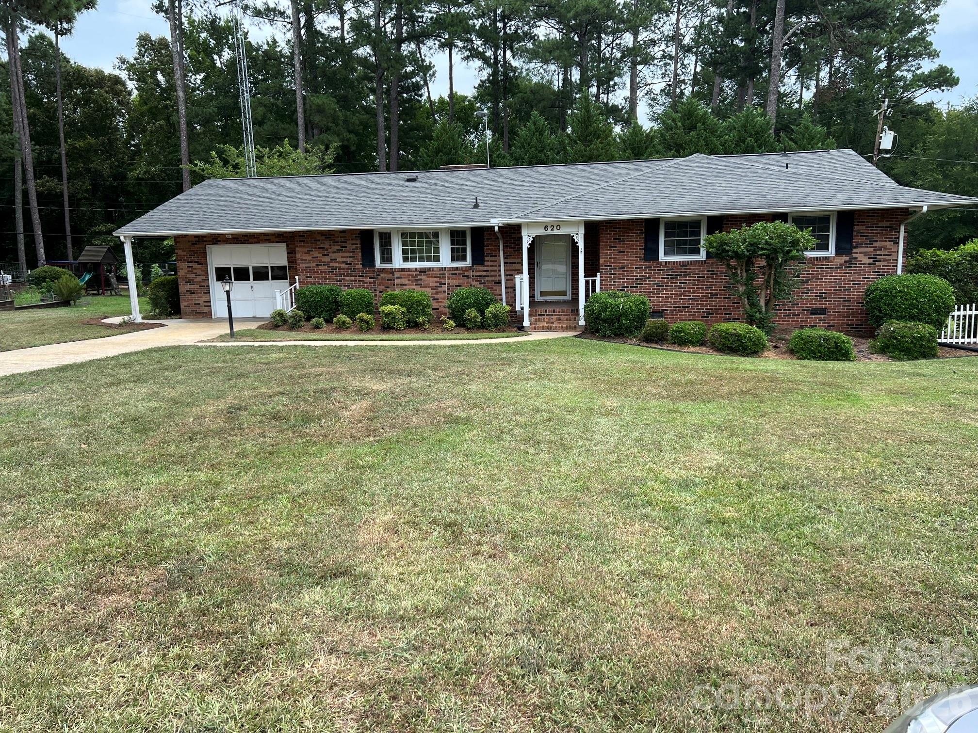 620 Mcdowell Drive — photo