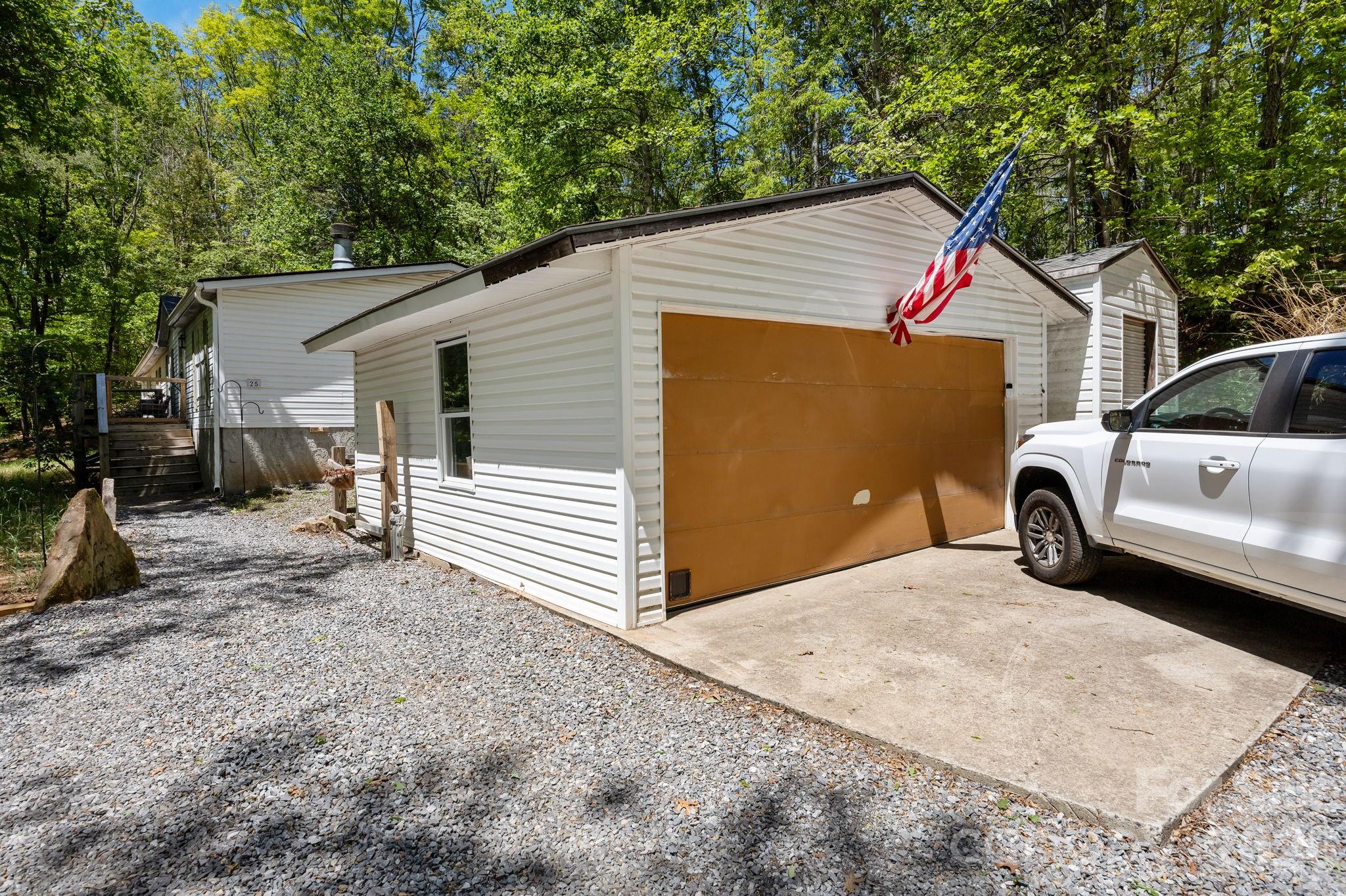 25 Weaver Lane — photo