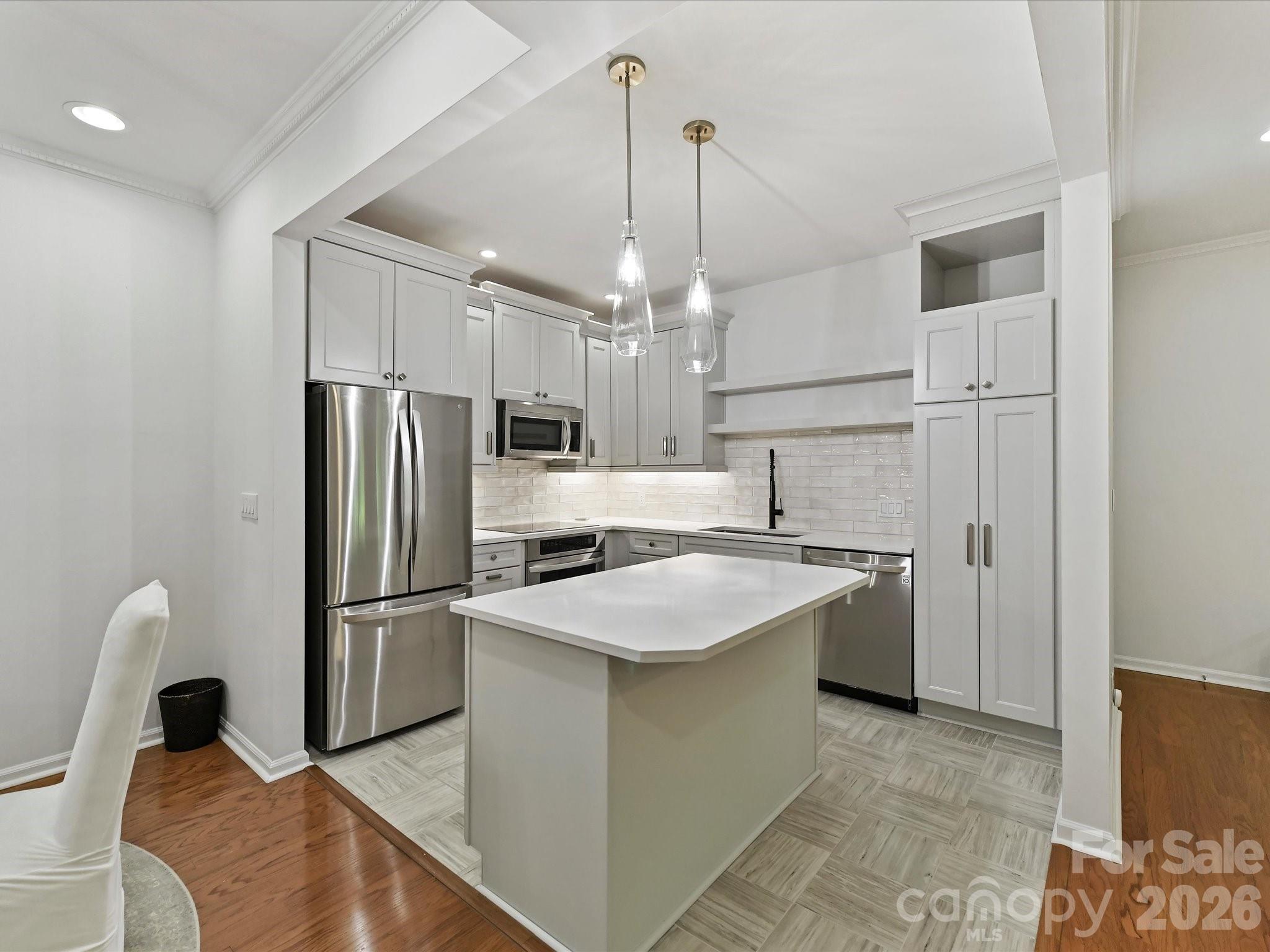 1014 Queens Road D — photo