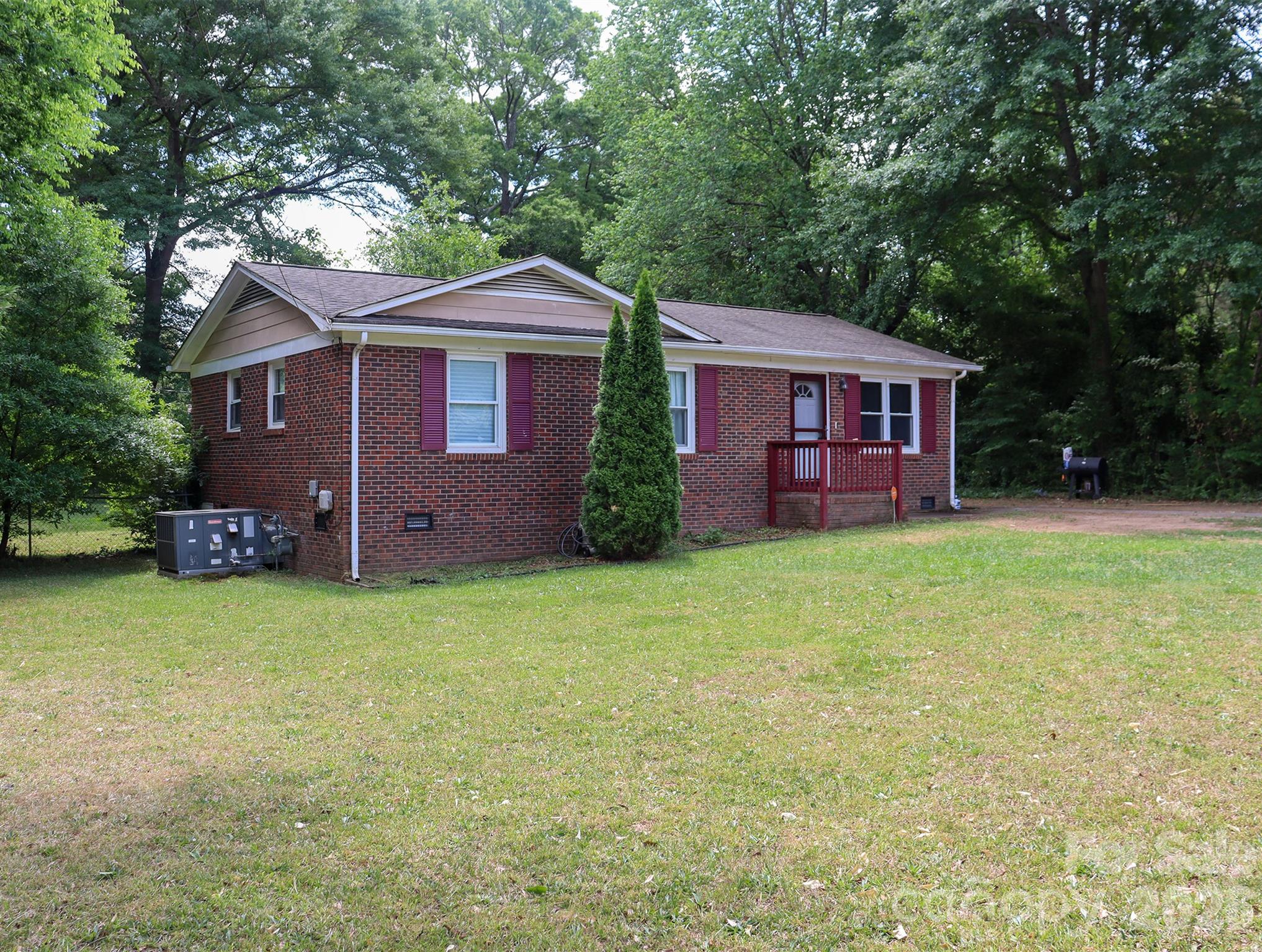 1006 Iris Drive — photo