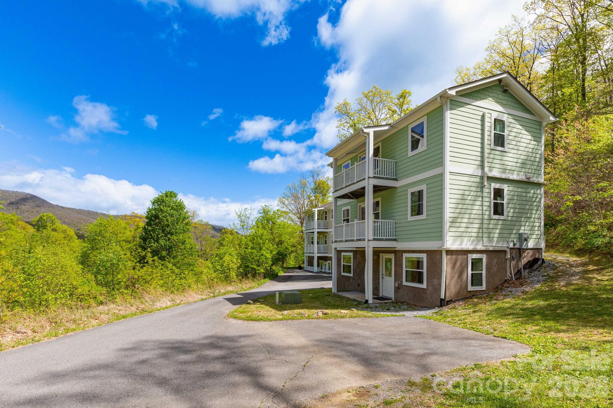 12 Lila Lane — photo
