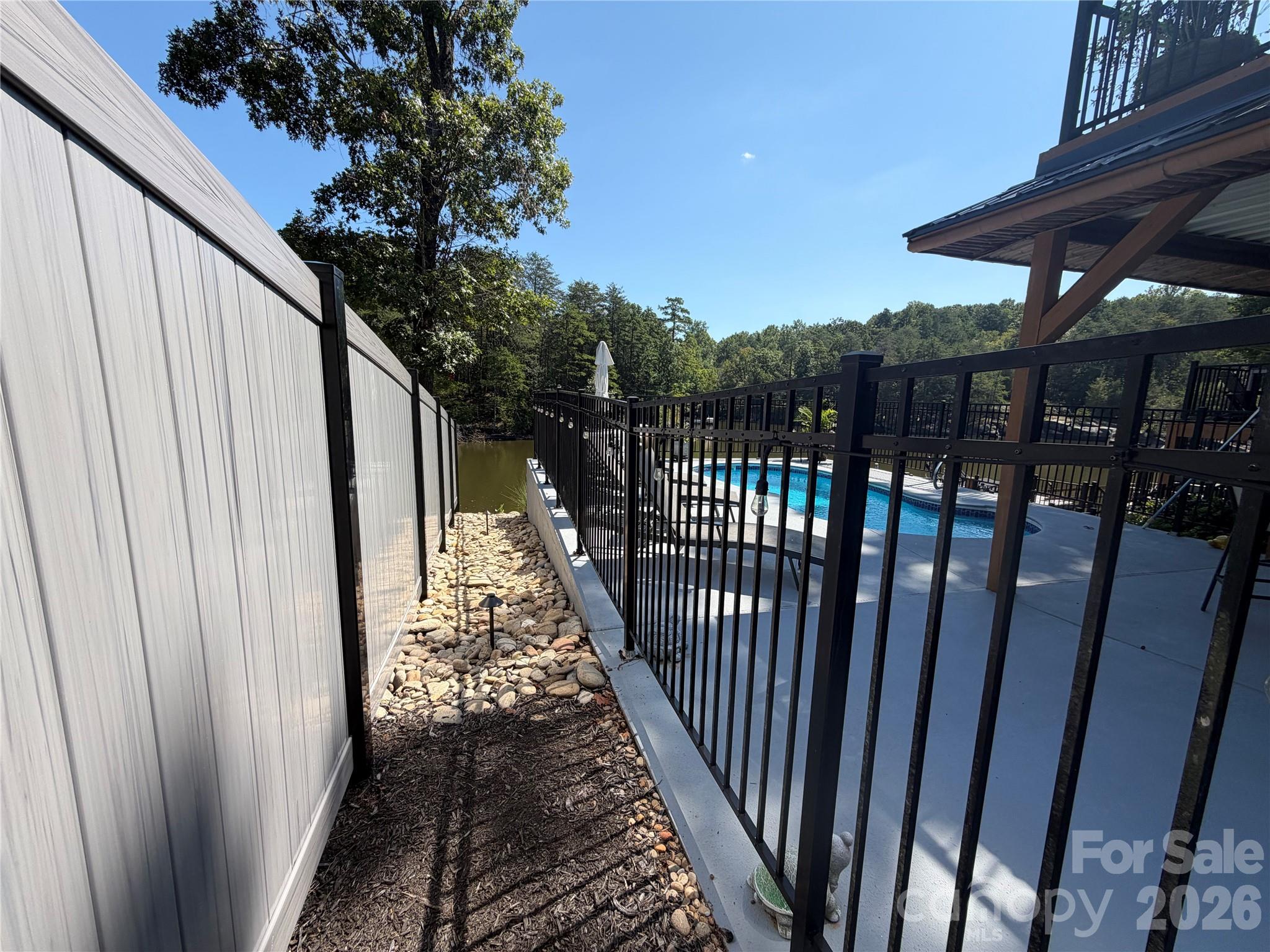 819 Hickory Point Drive — photo
