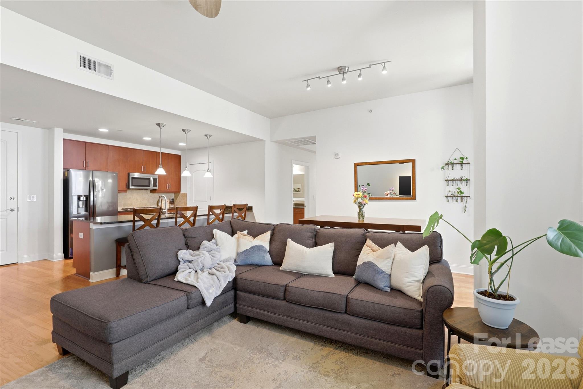 701 Royal Court Unit 601 — photo