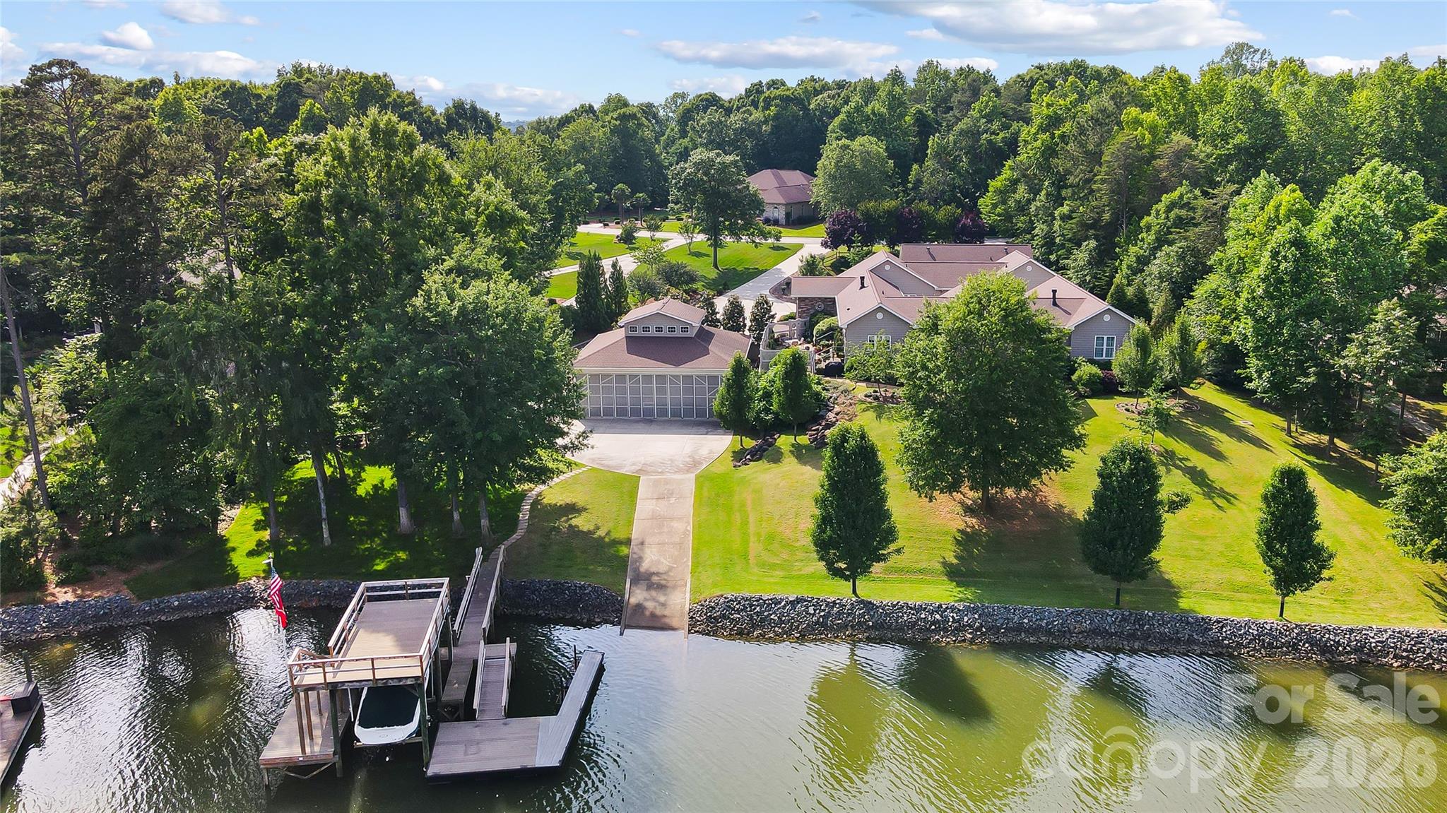 2354 Valelake Road — photo