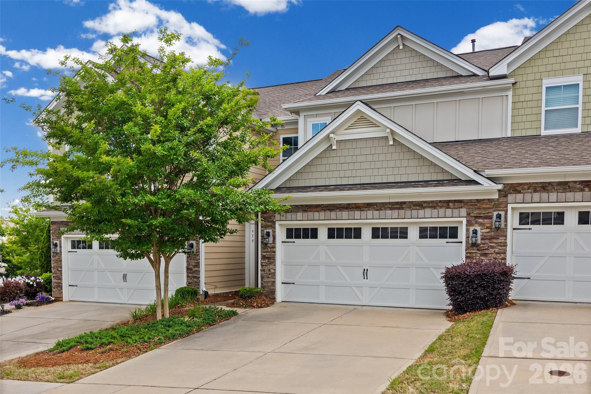 979 Pennington Drive — photo