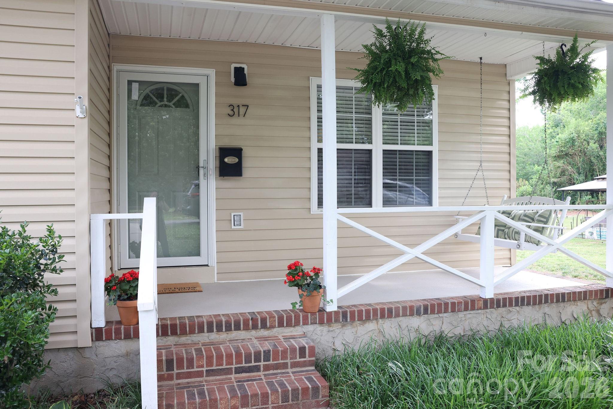 317 Devine Avenue — photo
