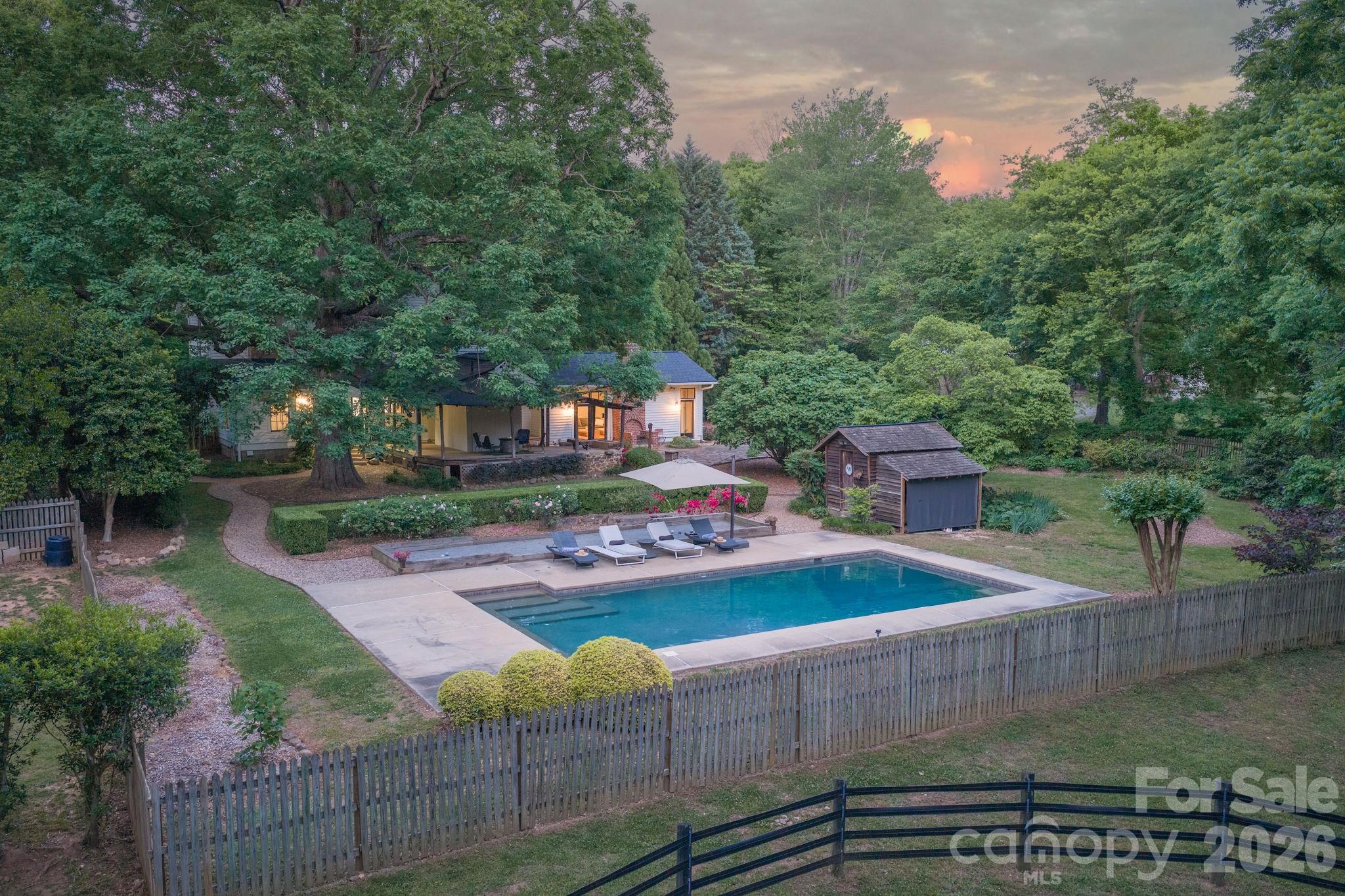 10915 Beatties Ford Road — photo