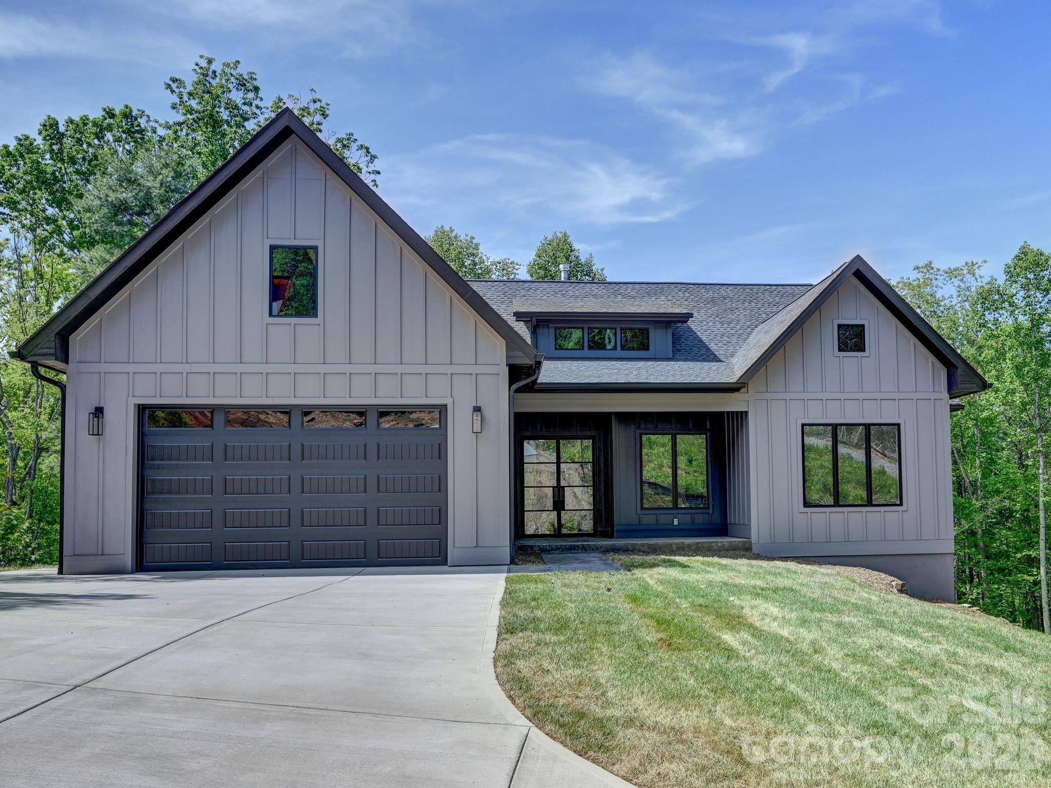 18 Erin Glen Court — photo