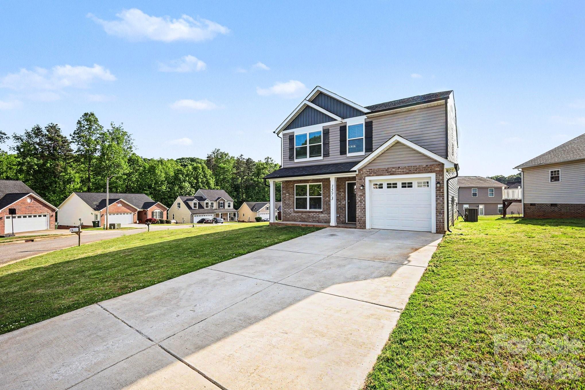 1573 Mayfair Drive — photo