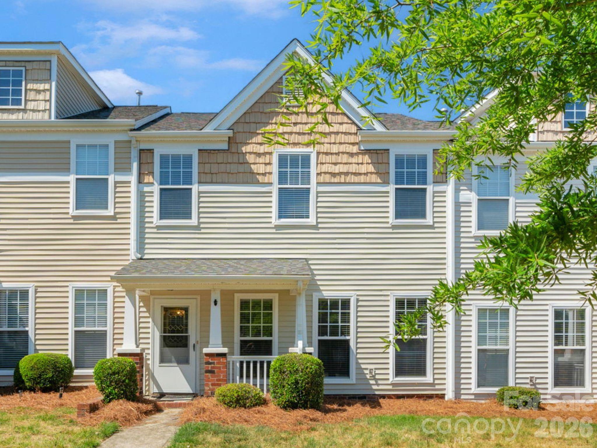 1021 Laparc Lane — photo