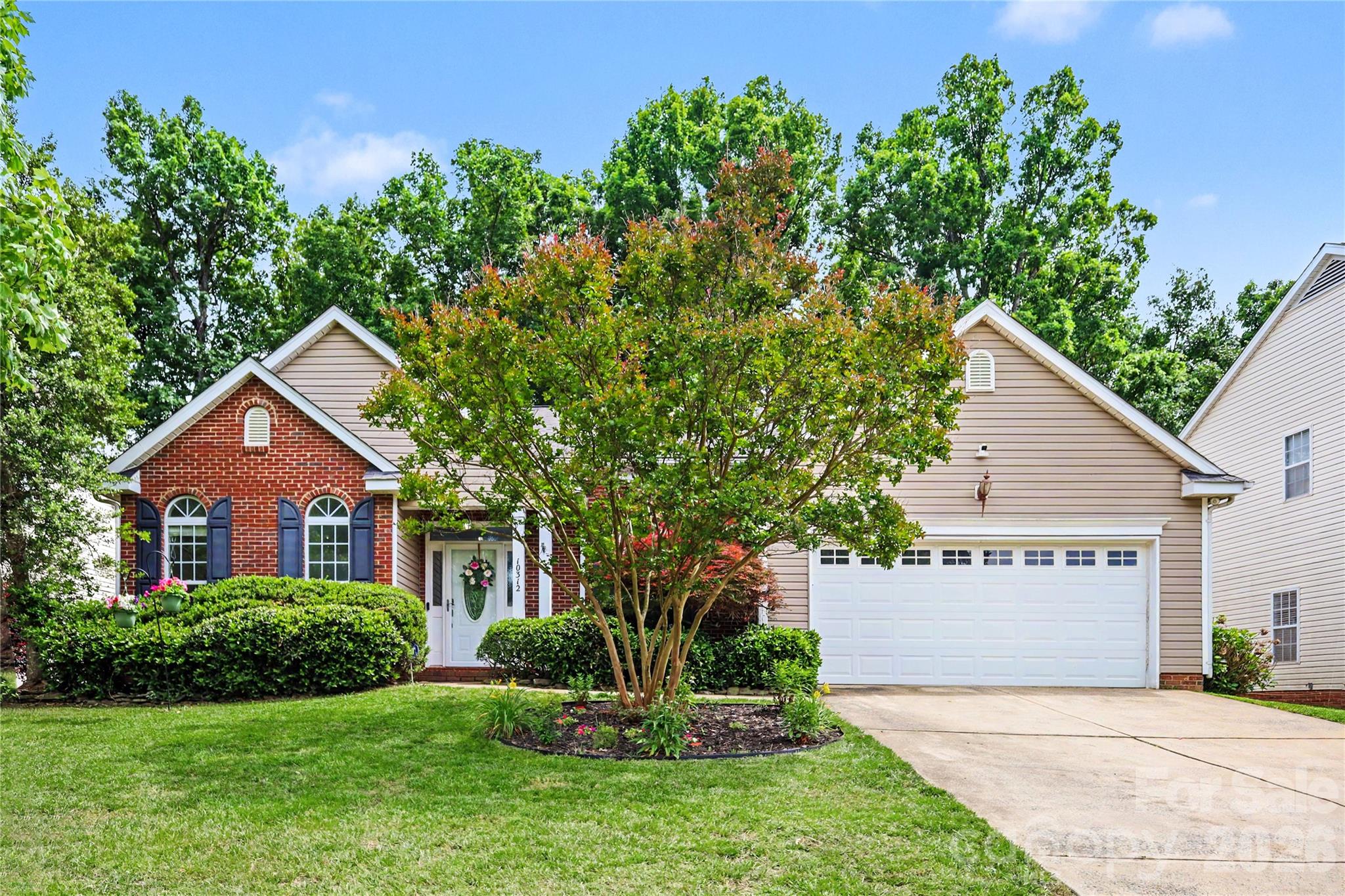 10312 Fairbourne Court — photo