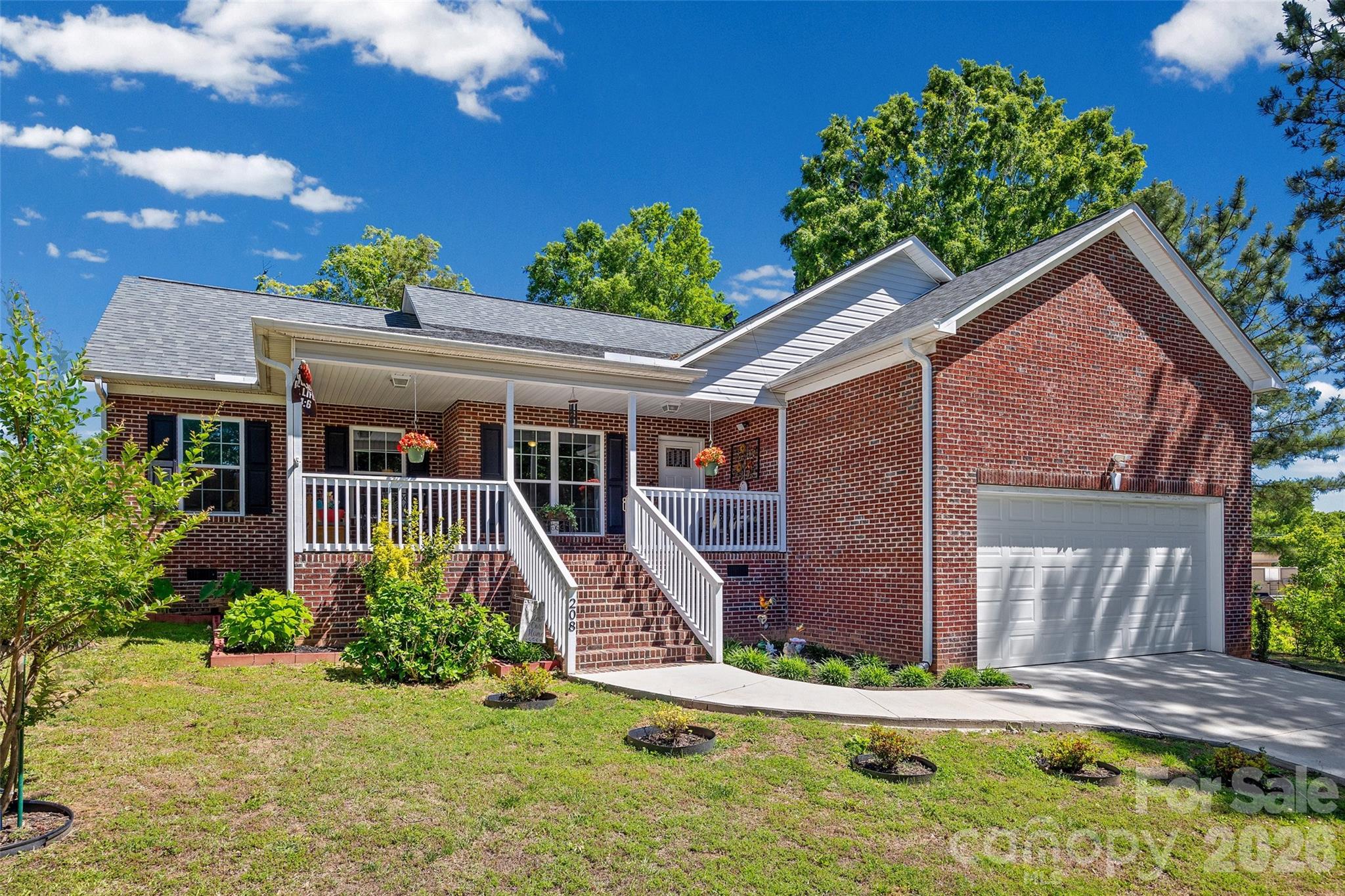 208 Victoria Circle — photo