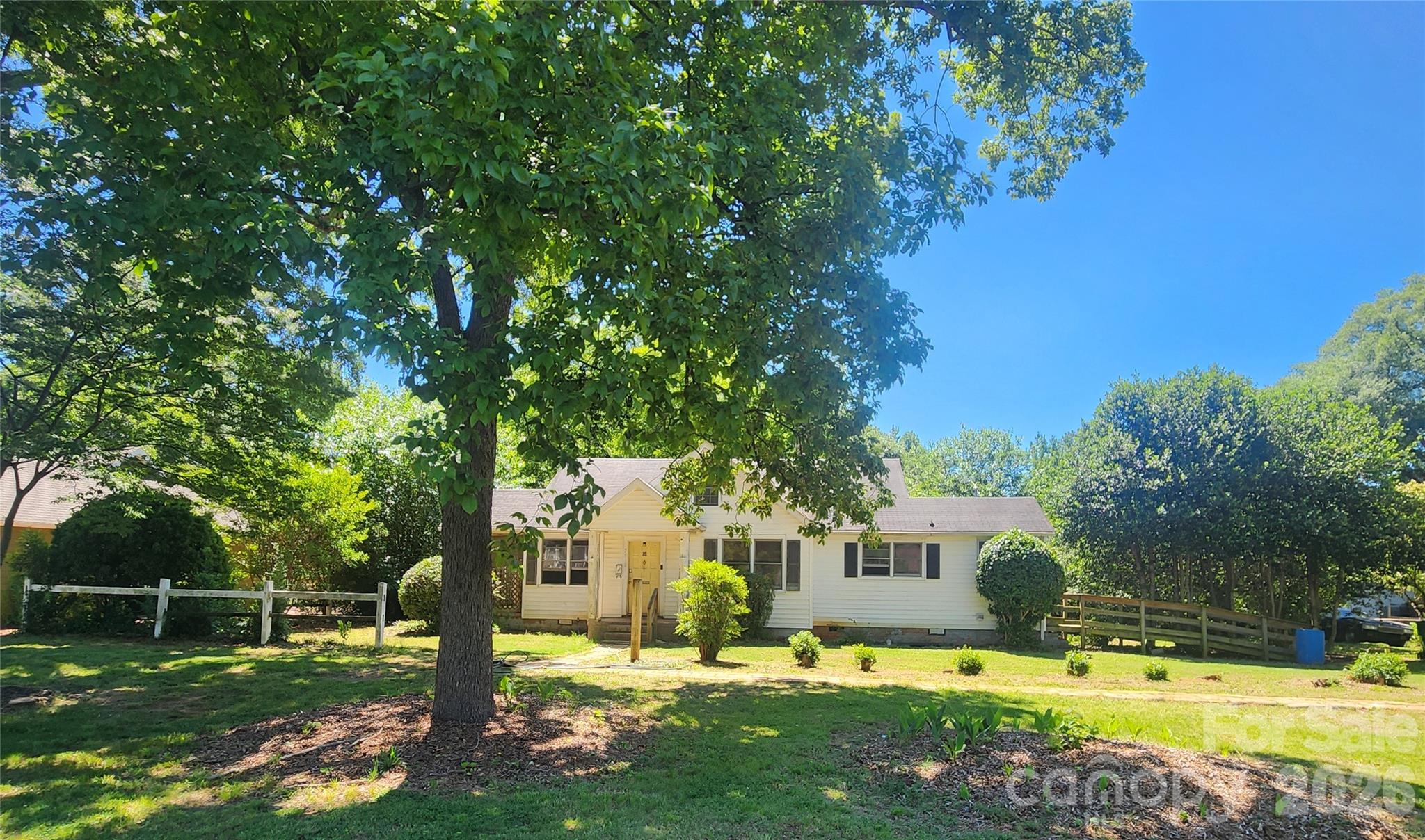 5510 Allen Road E — photo