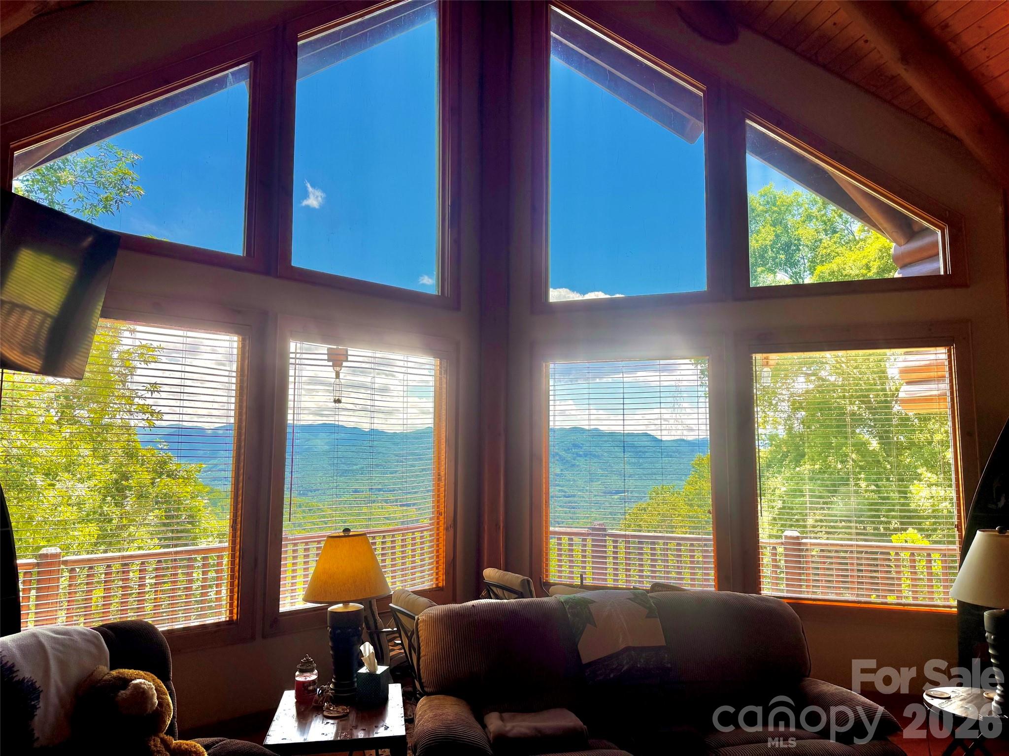 686 Hyacinth Drive — photo