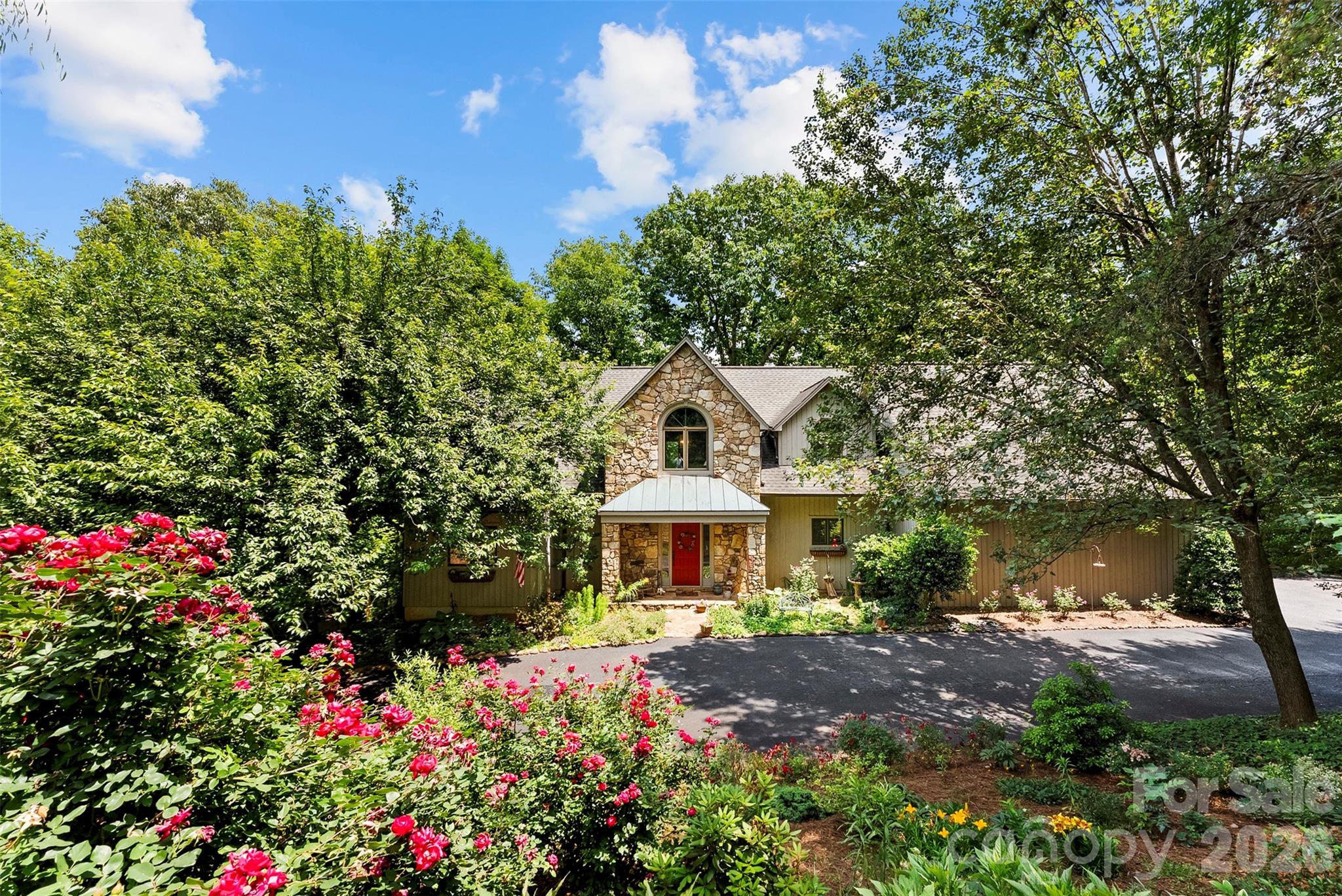 304 Eagles Walk — photo