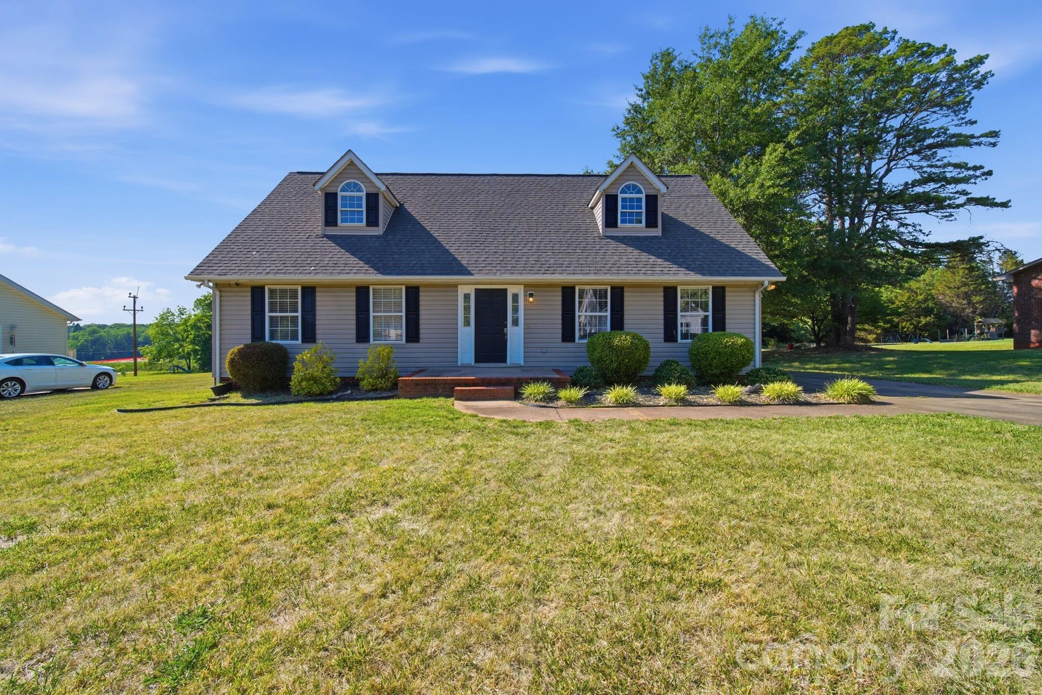 313 Sunrise Circle — photo