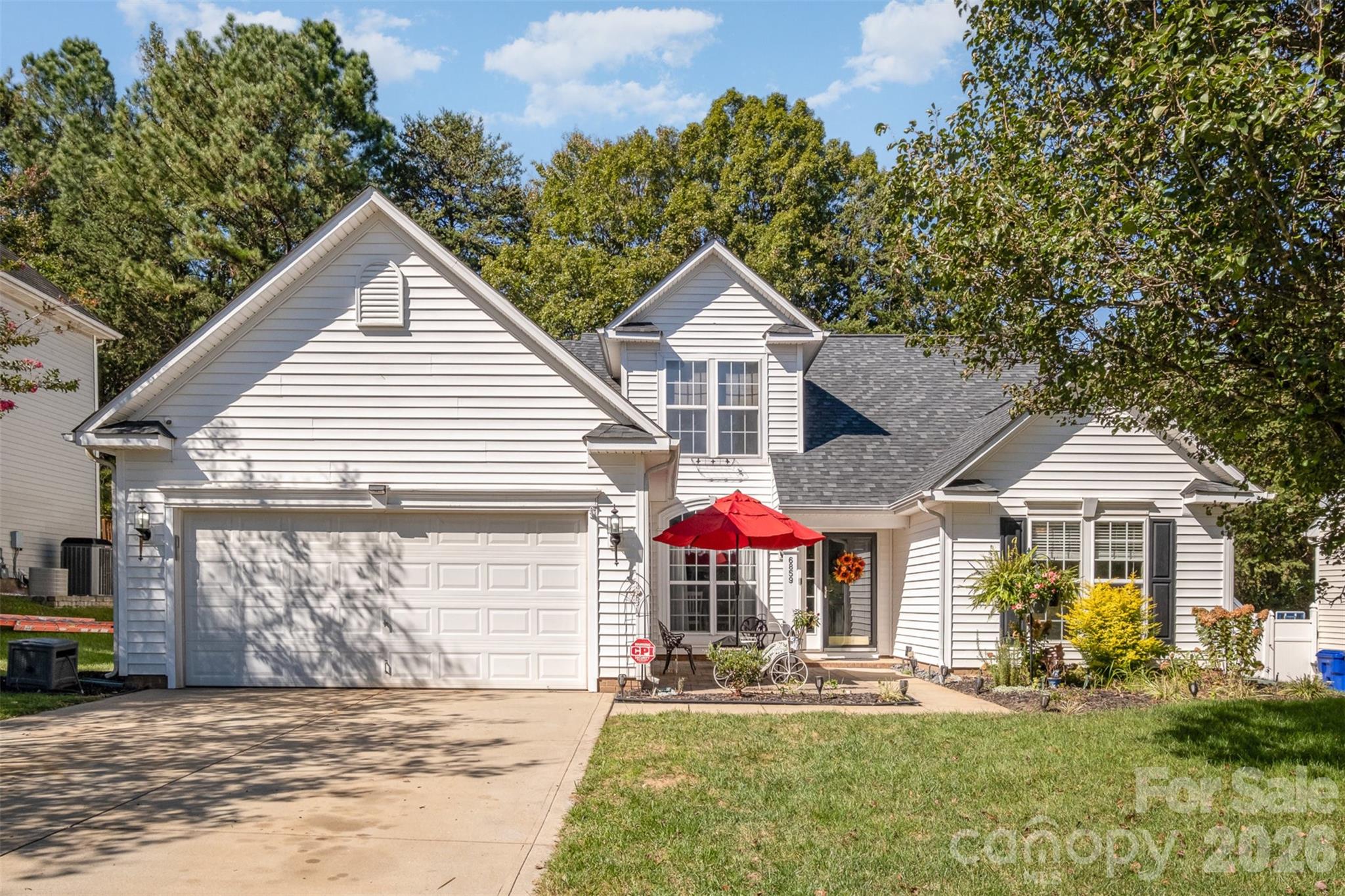 6859 Lakecrest Court — photo