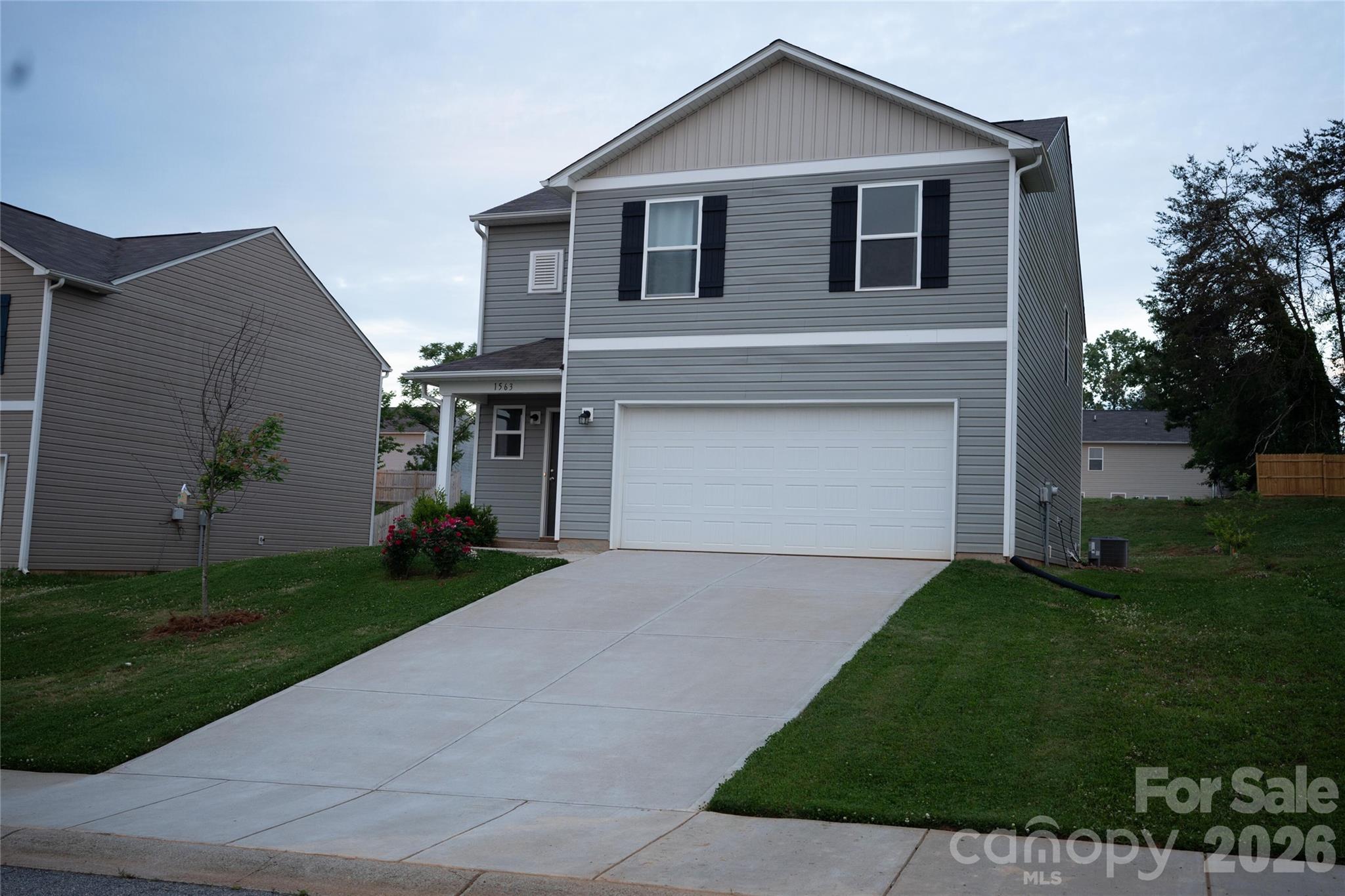 1563 Catskill Way — photo