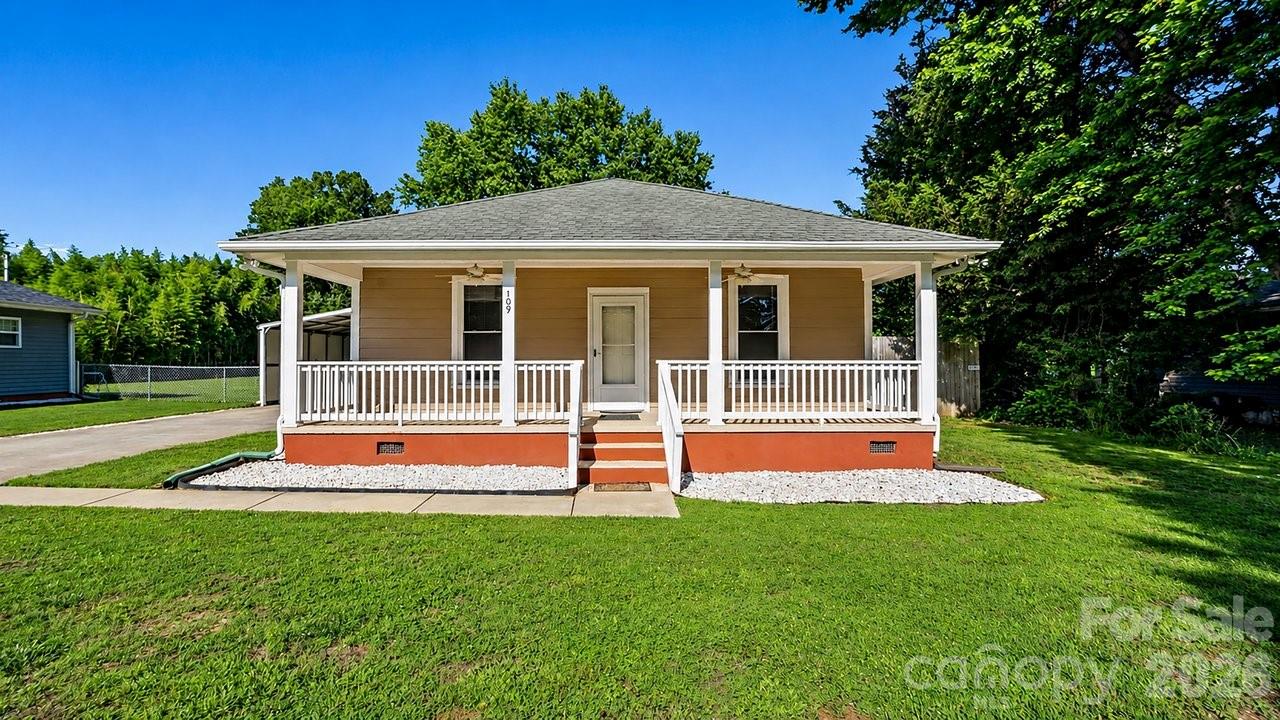 109 Globe Street — photo