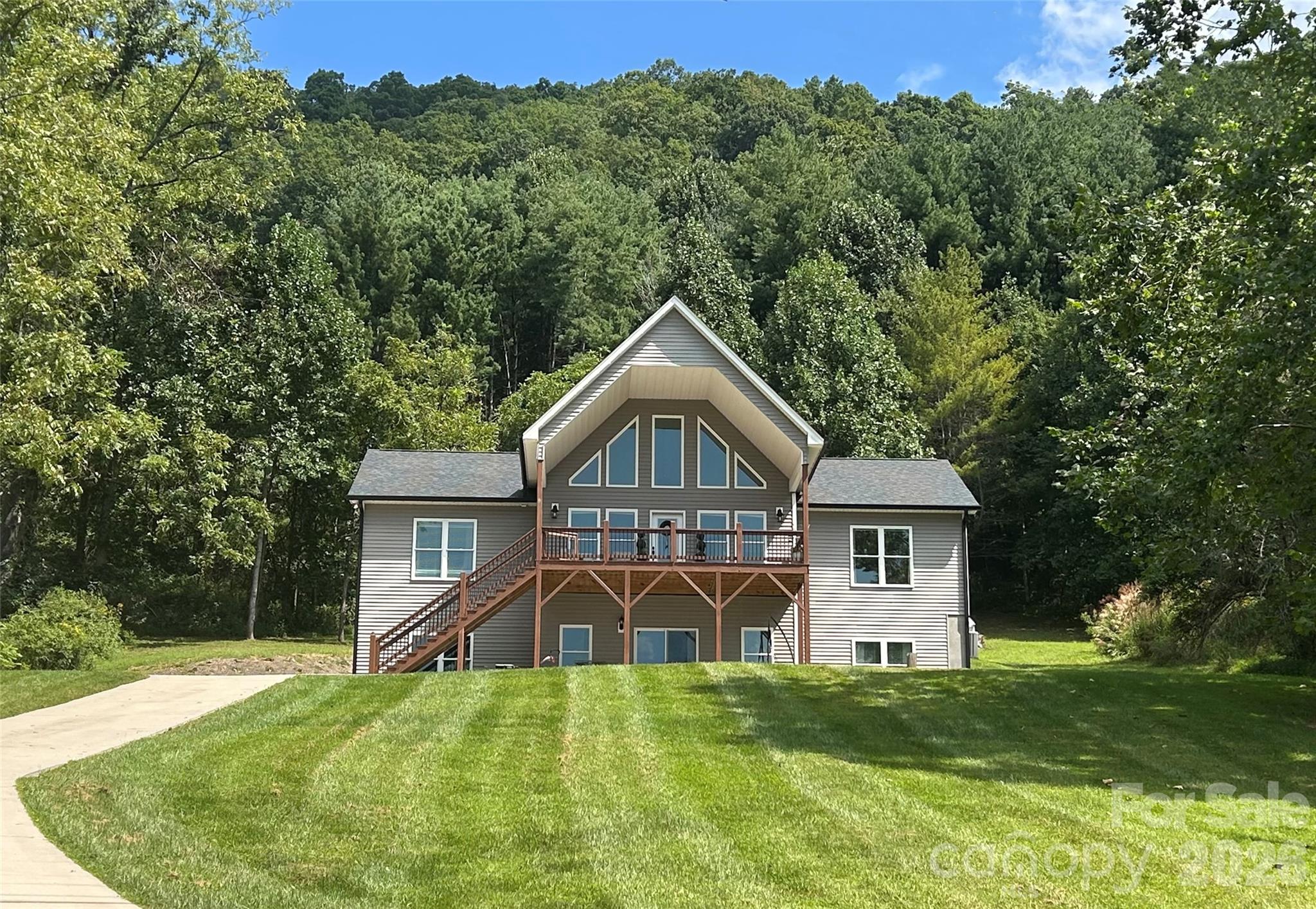 300 Green Meadow Lane — photo