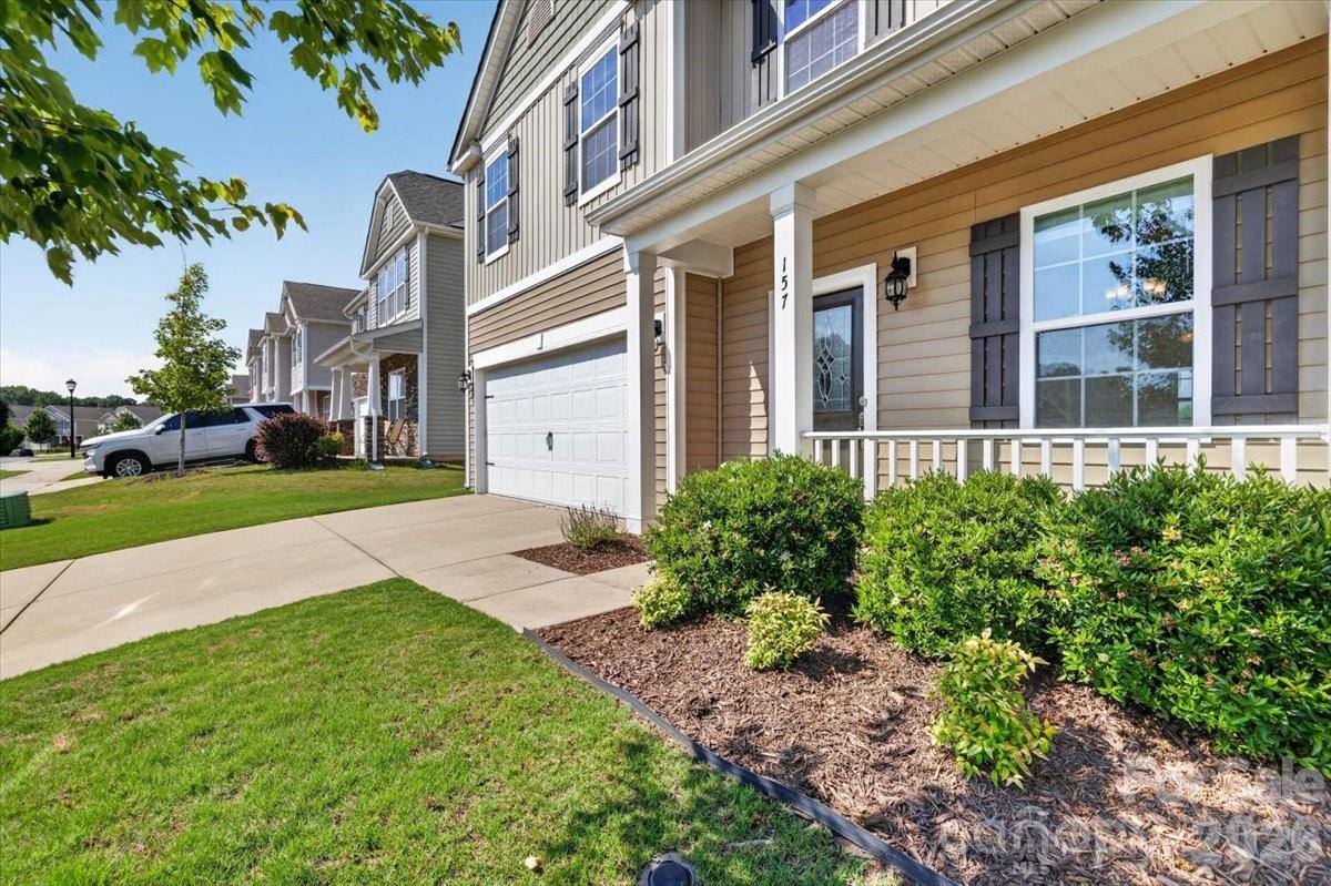 157 Kingsway Drive — photo