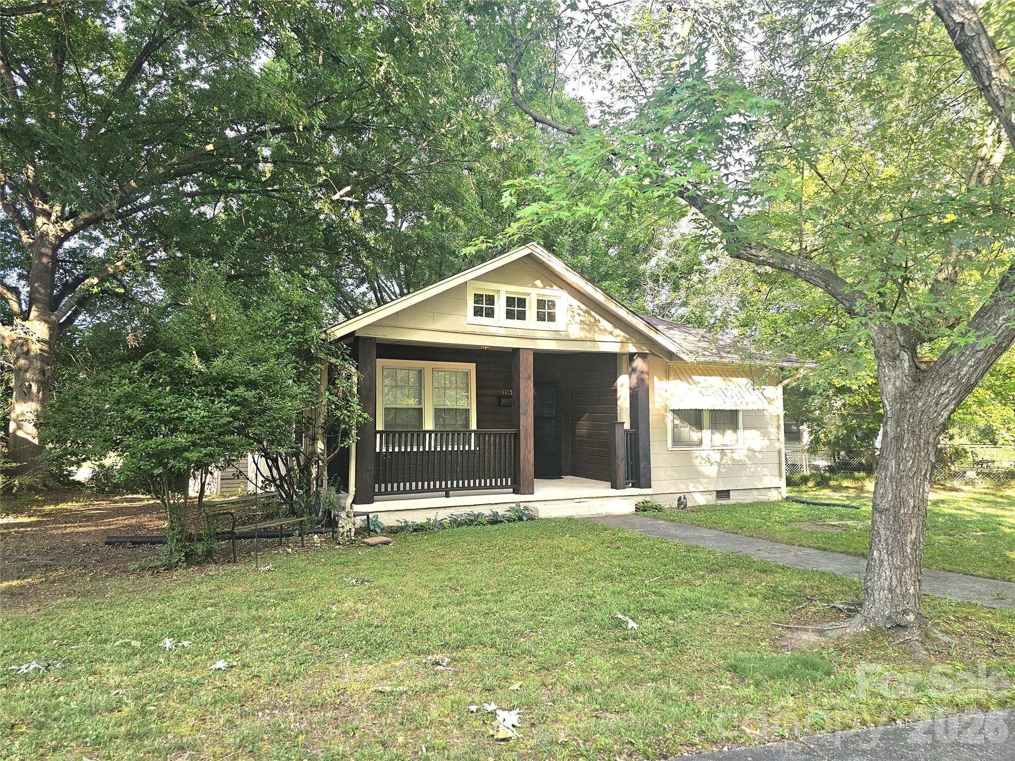 1129 W 5th Avenue — photo
