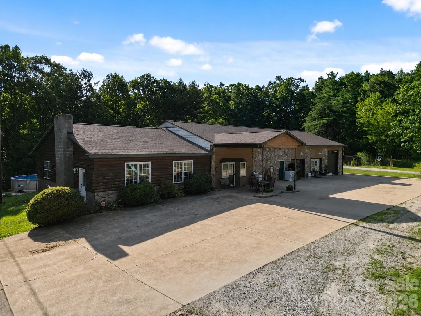 2269 Lee Roy Lane — photo