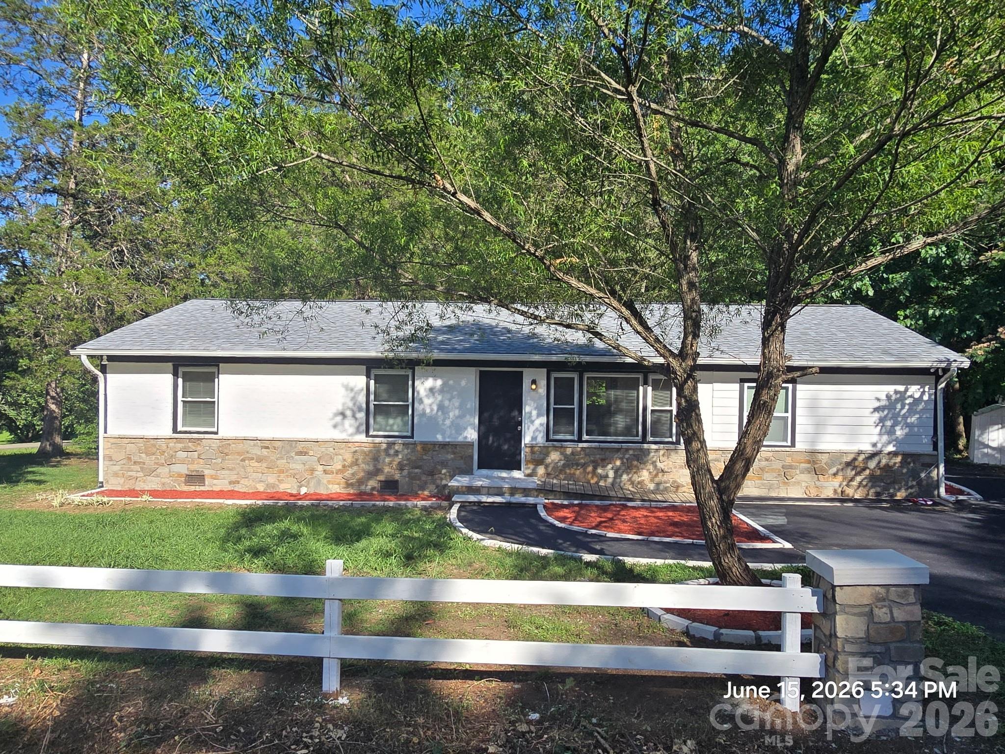 1050 South Lake Drive — photo