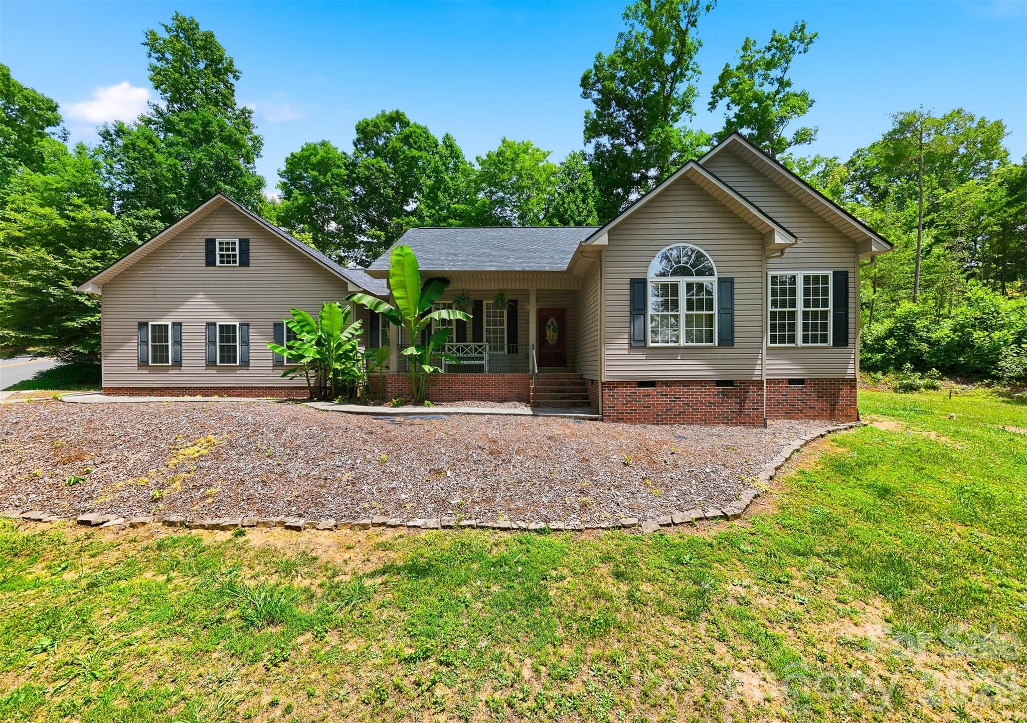 1395 Robinhood Drive — photo